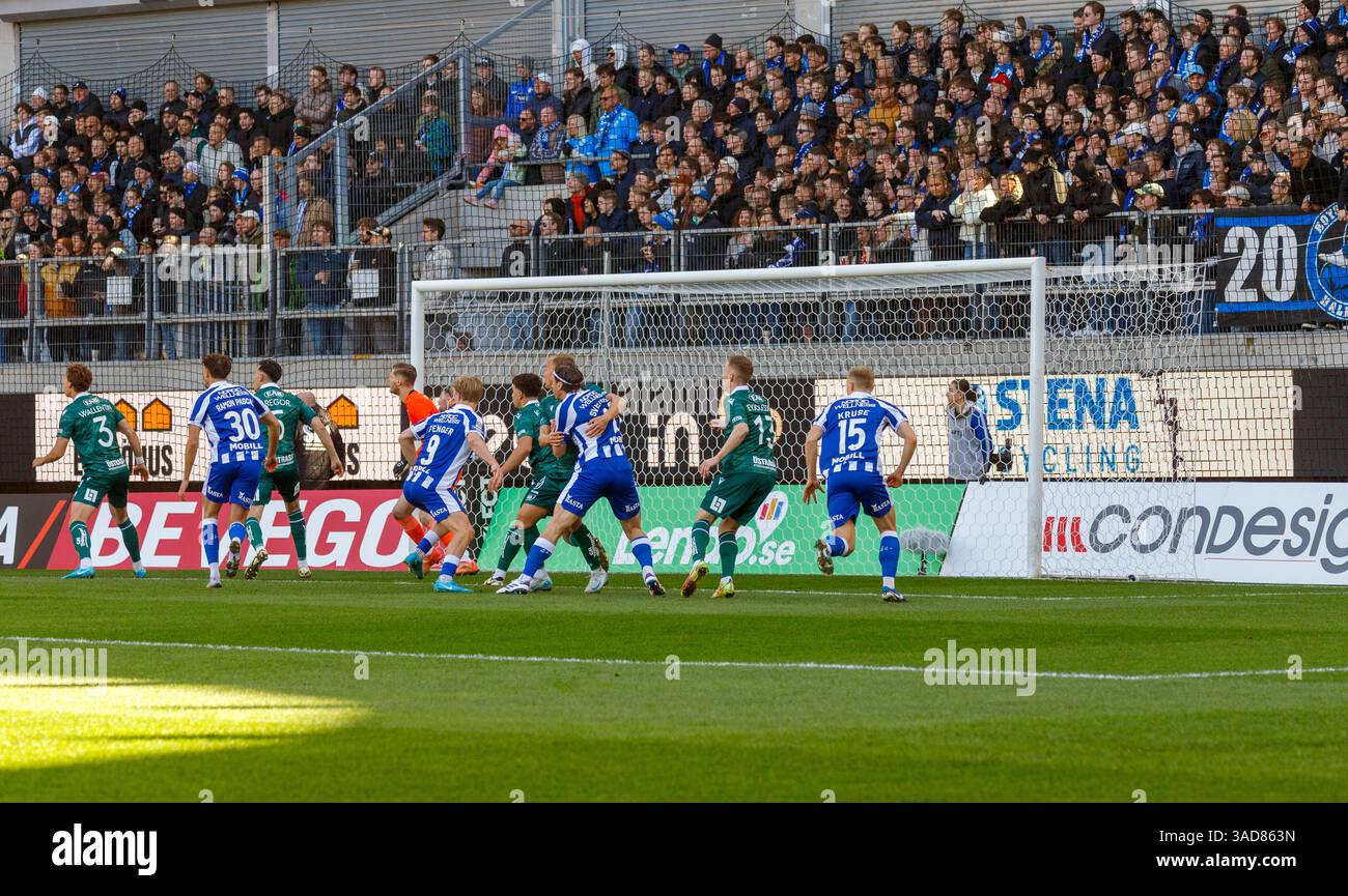 Gothenburg, Svezia. 5 aprile 2025. Angolo per l'IFK Gothenburg nel primo tempo della partita tra l'IFK Gothenburg e l'Halmstads BK in Allsvenskan a Gamla Ullevi. Crediti: Per Ljung/Alamy Live News Foto Stock