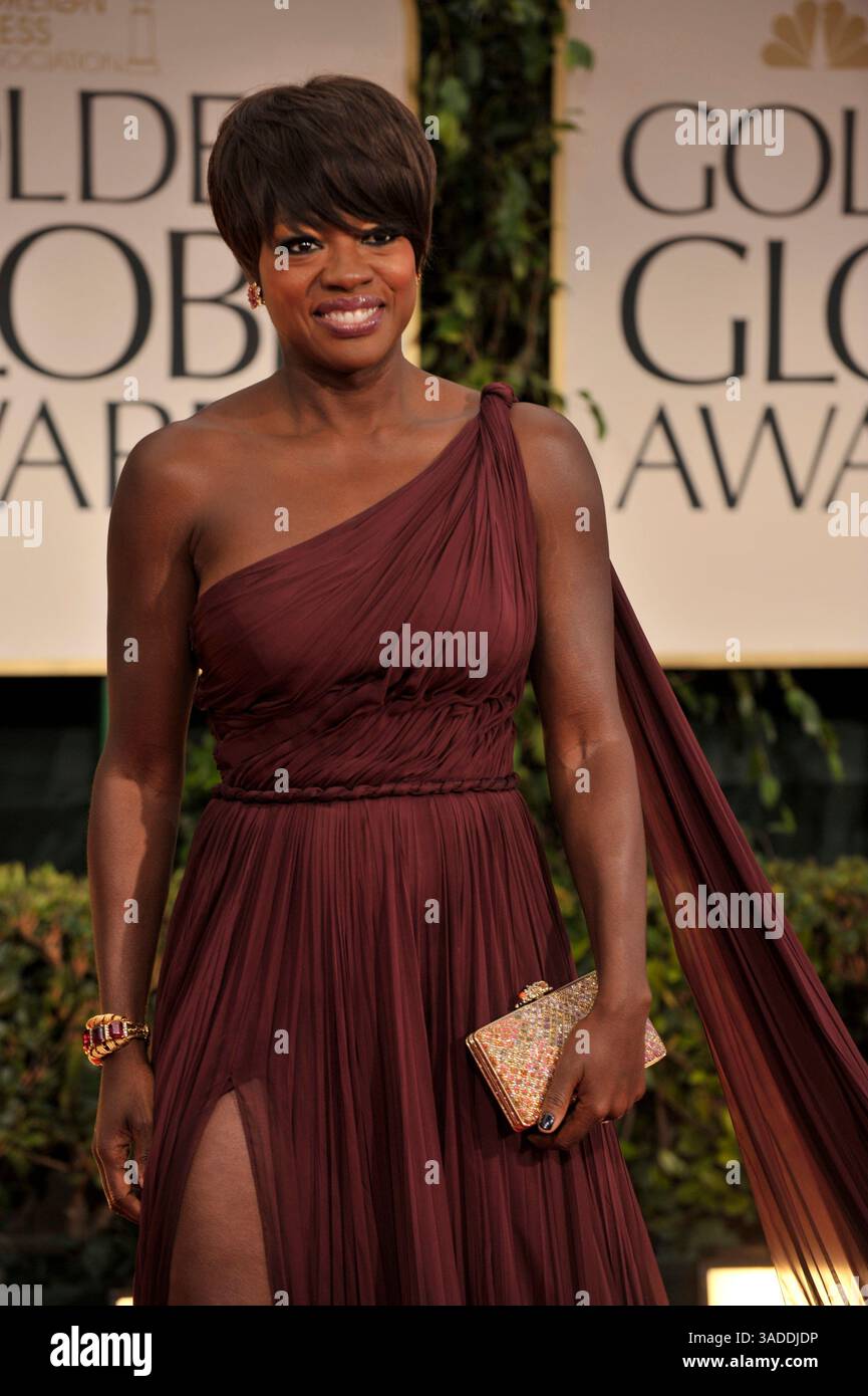 15 gennaio 2012 - Los Angeles, California, Stati Uniti - l'attrice VIOLA DAVIS indossa abito Pucci, gioielli Fred Leighton, pochette Judith Leiber arriva al 69° Golden Globe Awards al Beverly Hilton Hotel di Beverly Hills, California, domenica. (Immagine di credito: © Leonard Ortiz/ZUMAPRESS.com) Foto Stock