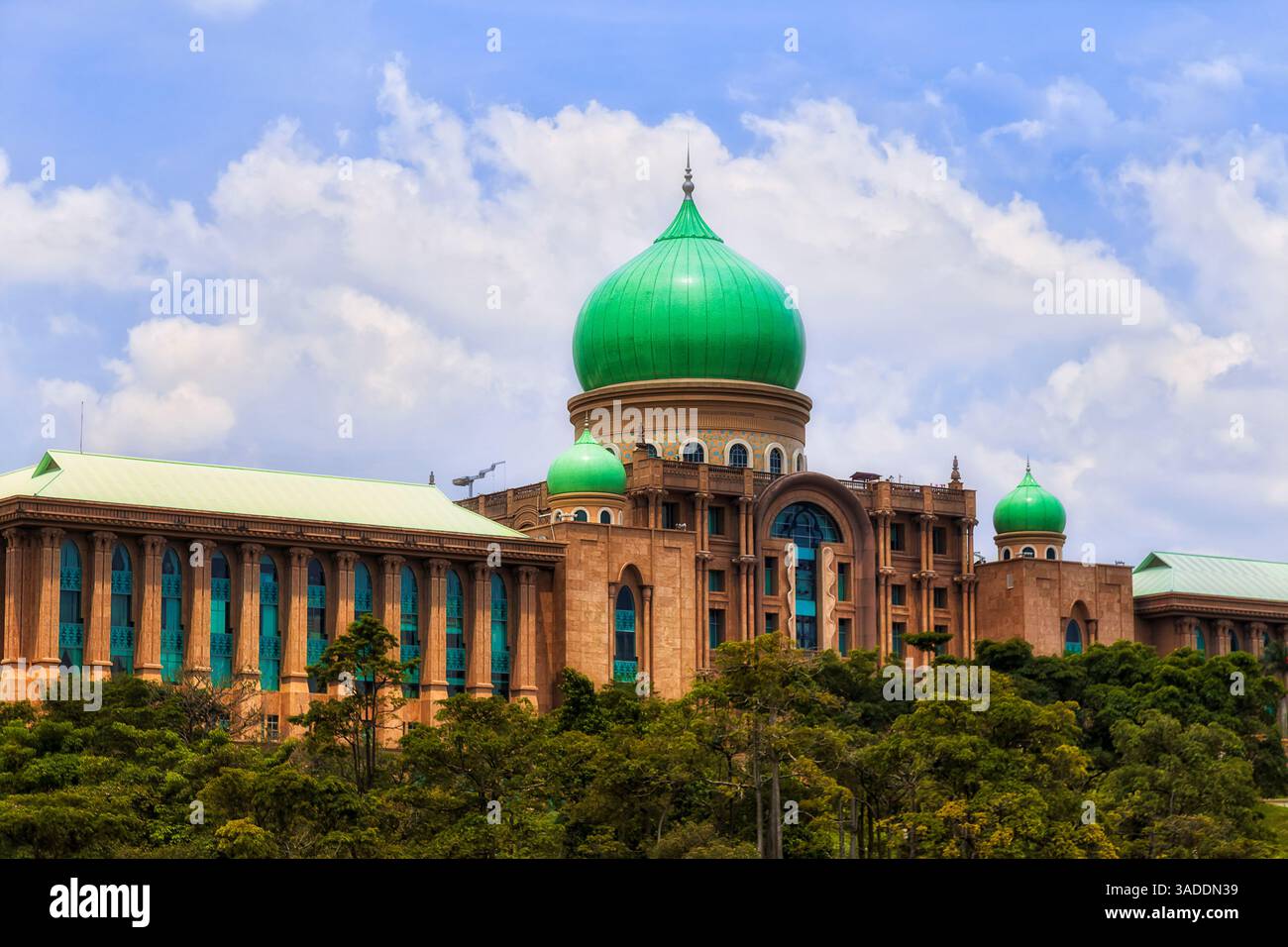 Facciata del palazzo dell'ufficio del primo Ministro nella capitale della Malesia Putrajaya. Foto Stock