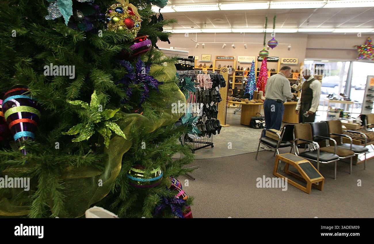 Casey Christie/Bakersfield, California. Al Guarantee Shoe Center al 21st e al Chester Avenue Tuesday è stata una mattinata piena di impegni. (Immagine di credito: The Bakersfield Californian/ZUMAPRESS.com) Foto Stock