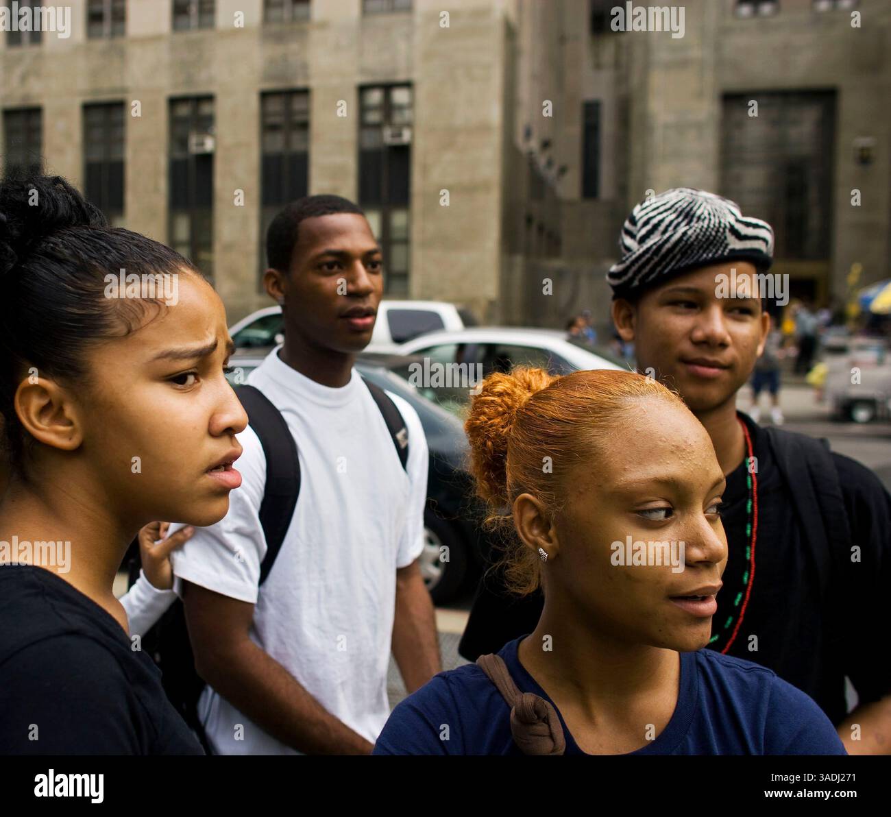 23 settembre 2009 - New York, New York, USA - i fan aspettano di dare un'occhiata al famoso rapper (Credit Image: John Marshall Mantel/ZUMAPRESS.com) Foto Stock