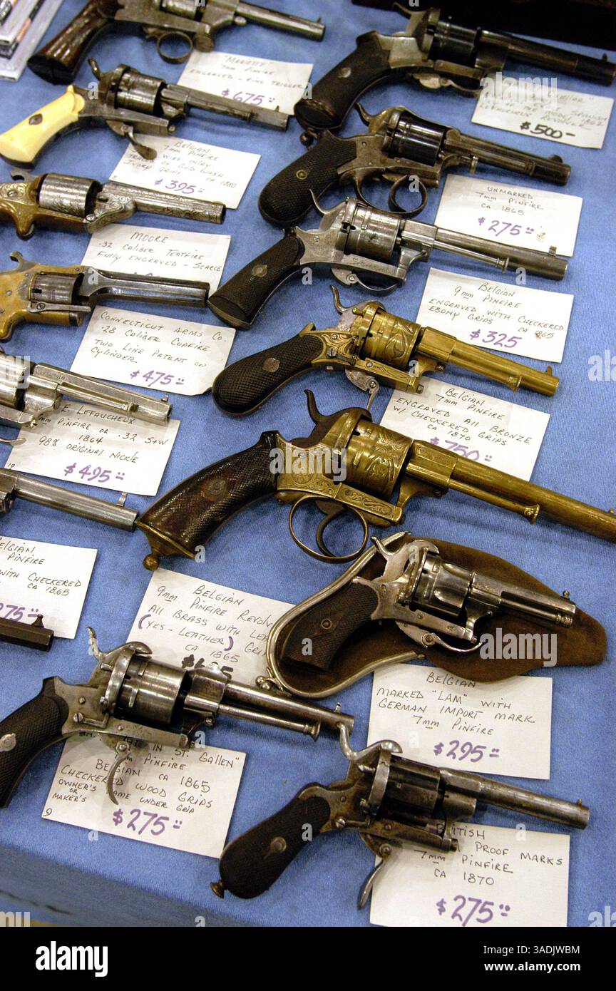 8 febbraio 2004; Dalton, GA, Stati Uniti; pistole antiche in vendita al Civil War Relic Show di Dalton. (Immagine di credito: Robin Nelson/ZUMAPRESS.com) Foto Stock