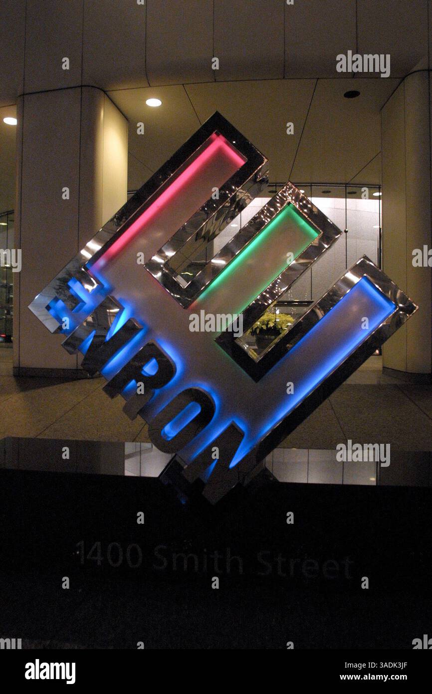 29 novembre 2001; Houston, Texas, Stati Uniti; società di scambio di energia, logo della società ENRON. Enron, con 62,8 miliardi di dollari in attività, ha presentato domanda per la protezione fallimentare Chapter 11 Dec 2, nel più grande caso fallimentare della storia degli Stati Uniti. Oltre 21.000 dipendenti sono stati licenziati. (Immagine di credito: James Nielsen/ZUMAPRESS.com) Foto Stock