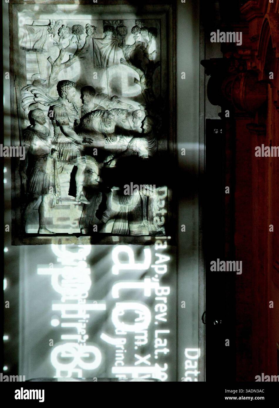 29 feb 2012 - Roma, Italia - "Lux in Arcana", si svela l'archivio segreto Vaticano, mostra al Museo Capitolini di Roma con 100 documenti originali degli archivi segreti Vaticani che illuminano la storia del XII secolo. (Immagine di credito: © Evandro Inetti/ZUMAPRESS.com) Foto Stock
