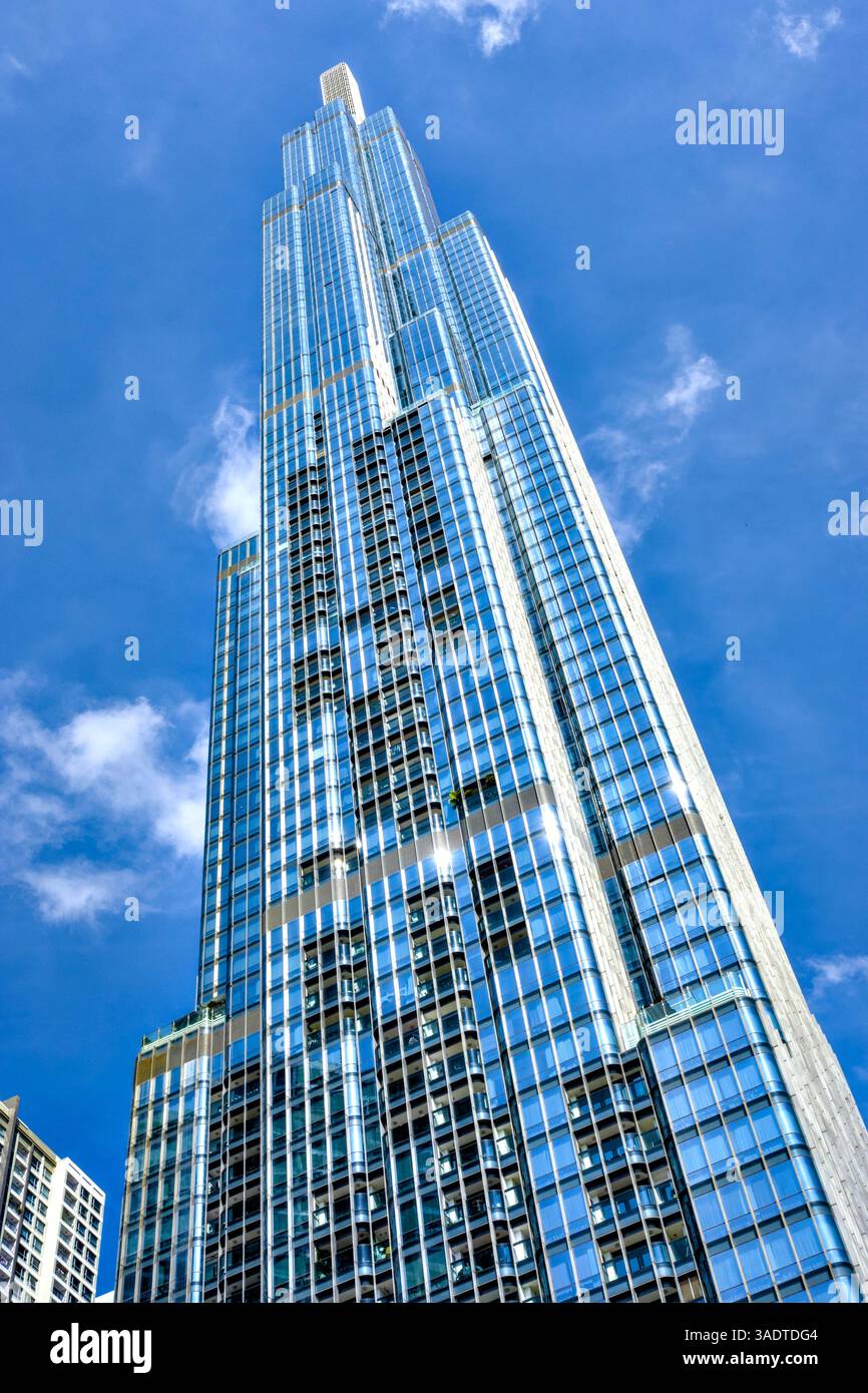 Il Vinhomes Central Park, incluso il Landmark 81 Skyscraper, è un moderno sviluppo urbano vicino al fiume Saigon, ho chi Minh City, Vietnam Foto Stock
