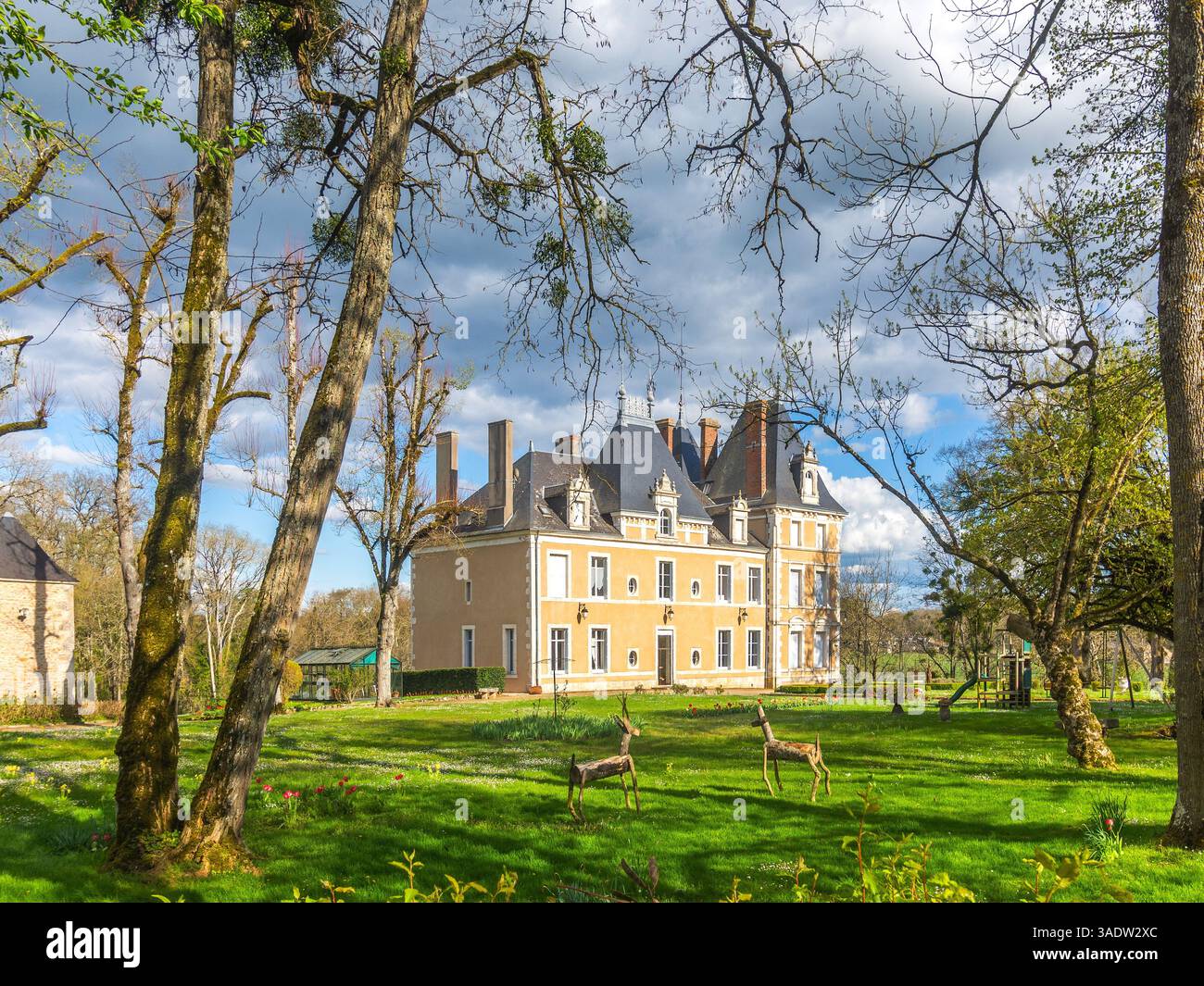 Elegante casa privata e ampio giardino nella campagna di Indre - Ciron, Indre (36), Francia. Foto Stock