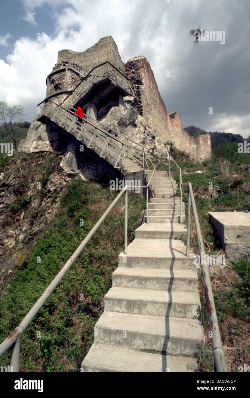 12 agosto 1977; Transilvania, ROMANIA; le rovine del castello di Poienari, noto come castello del conte Dracula. (Immagine di credito: Arthur Grace/ZUMAPRESS.com) Foto Stock