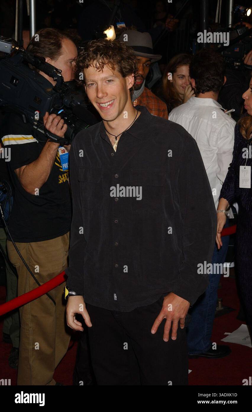 21 ottobre 2003; New York, NY, Stati Uniti; ARON RALSTON che arriva per l'ottavo premio annuale GQ 'Men of the Year', presentato da Spike TV, che si tiene al Regent Wall Street Hotel. (Immagine di credito: Dan Herrick/ZUMAPRESS.com) Foto Stock