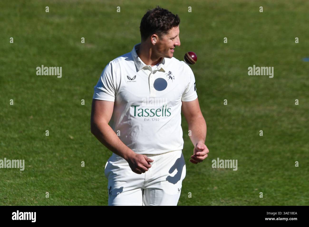 Northampton, Inghilterra. 6 aprile 2025. Keith Dudgeon durante il terzo giorno della Rothesay County Championship Division Two partita tra il Northamptonshire County Cricket Club e il Kent County Cricket Club e il County Ground, Northamptonshire. Kyle Andrews/Alamy Live News. Foto Stock