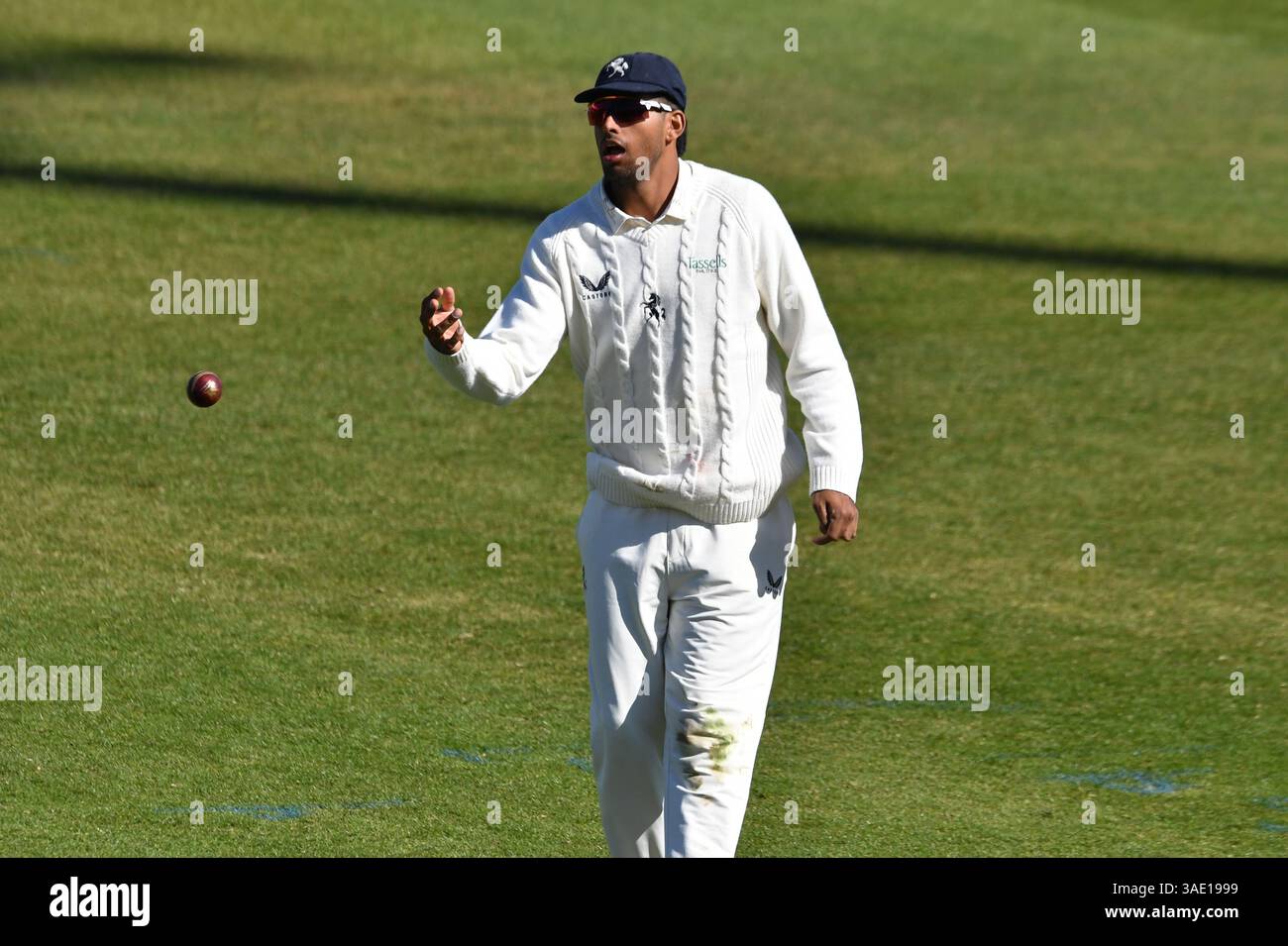 Northampton, Inghilterra. 6 aprile 2025. Jas Singh durante il terzo giorno del Rothesay County Championship Division Two match tra il Northamptonshire County Cricket Club e il Kent County Cricket Club e il County Ground, Northamptonshire. Kyle Andrews/Alamy Live News. Foto Stock