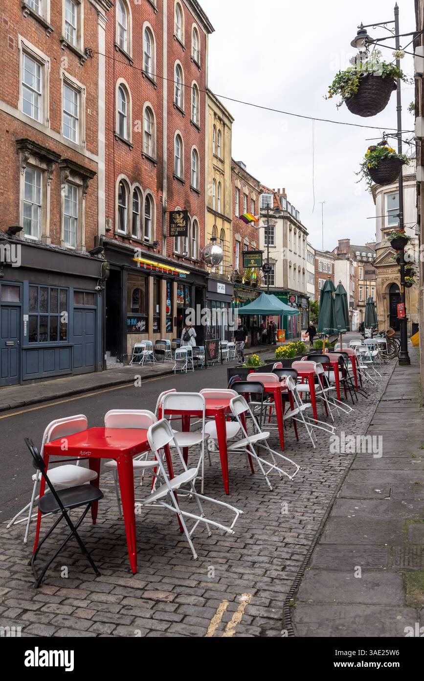 Vista di St Nicholas Street nel centro di Bristol, Inghilterra, Regno Unito Foto Stock