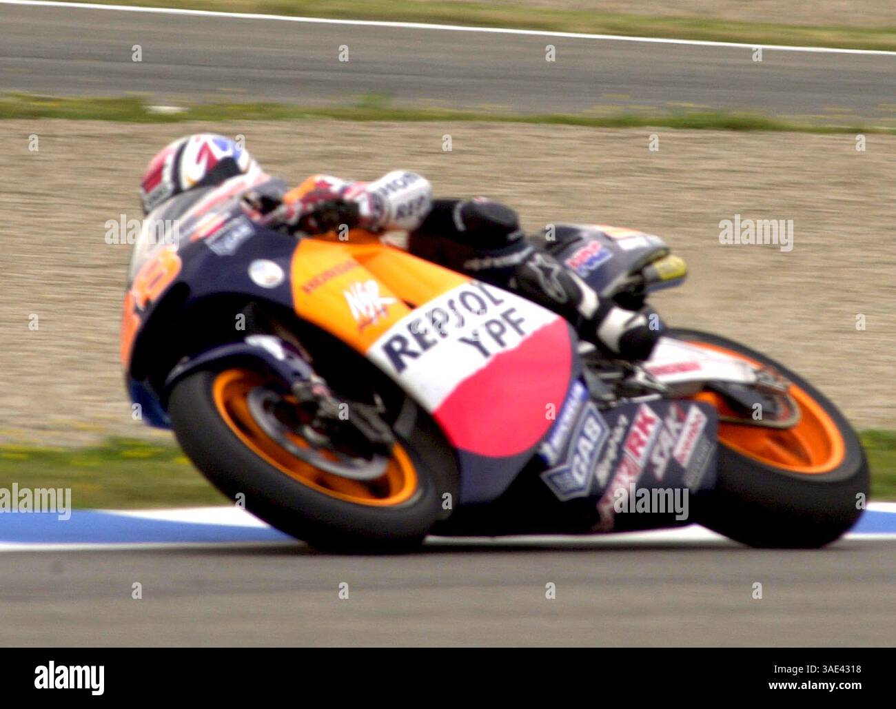 5 maggio 2001; Jerez, Spagna; solo vendite in Nord America! Il pilota ALEX CRIVILLE al Gran Premio di Jerez Motorcycle Rally. (Immagine di credito: Remi Agency/ZUMAPRESS.com) Foto Stock