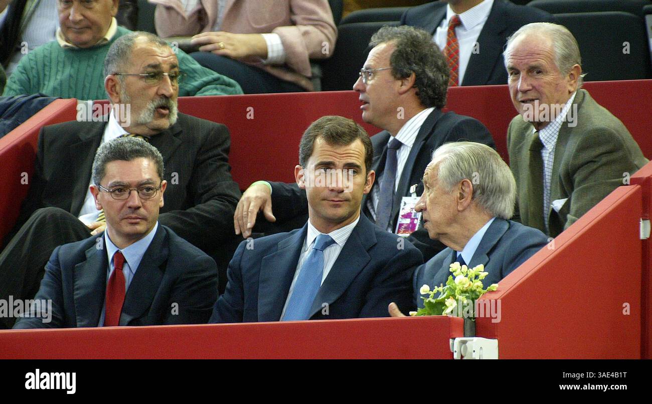19 ottobre 2003; Madrid, SPAGNA; il principe FELIPE e il maggiore di Spagna ALBERTO RUIZ GALLARDON alla partita del campionato Masters of Tennis, Juan Carlos Ferrero VS. Nicolas Massu. (Immagine di credito: Remi Agency/ZUMAPRESS.com) Foto Stock