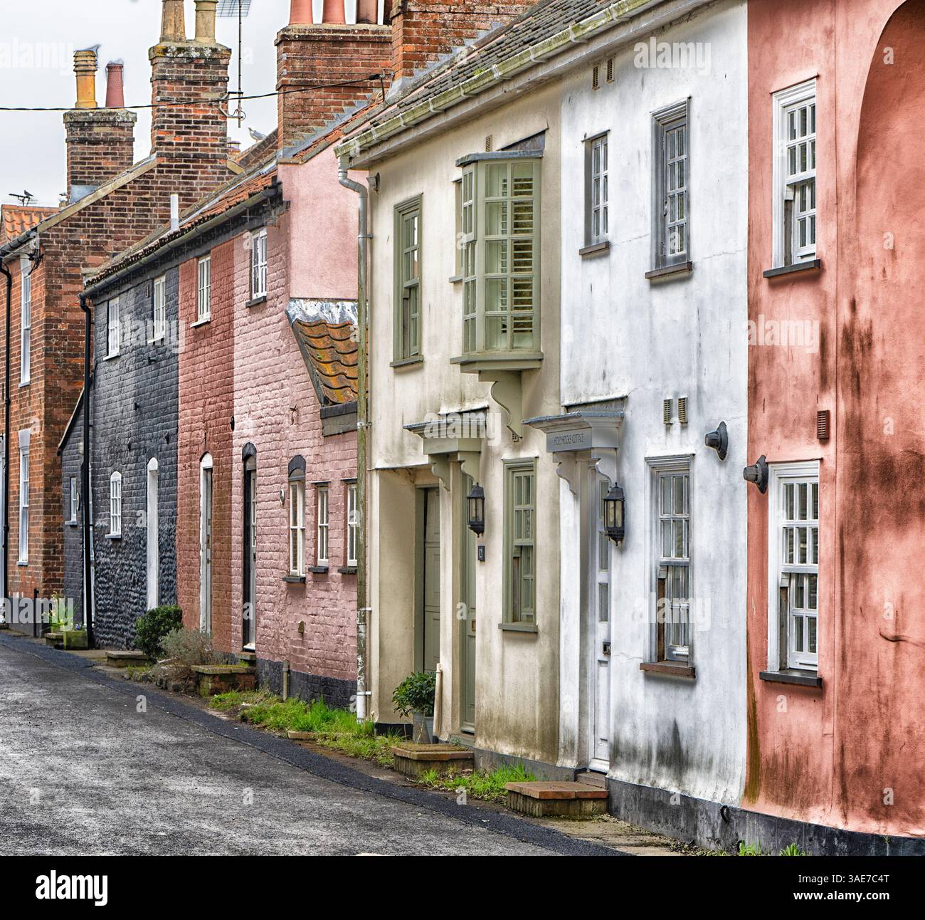 Fila colorata di case a Mill Lane, Southwold, Suffolk, East Anglia, Inghilterra, REGNO UNITO Foto Stock
