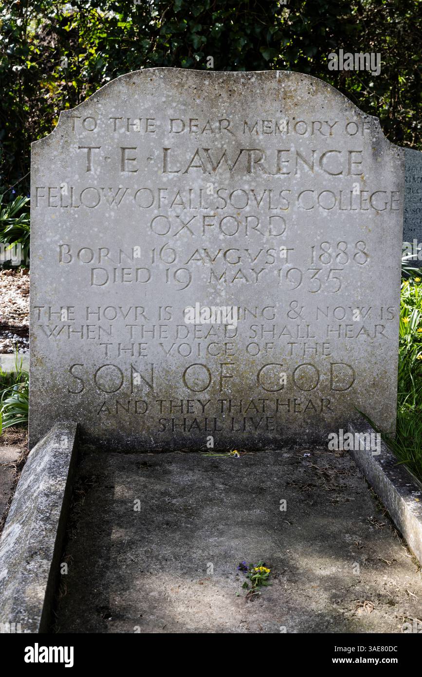 Tomba di T. E. Lawrence (Lawrence d'Arabia), nel cimitero della chiesa di San Nicola, Moreton, Dorset. Foto Stock