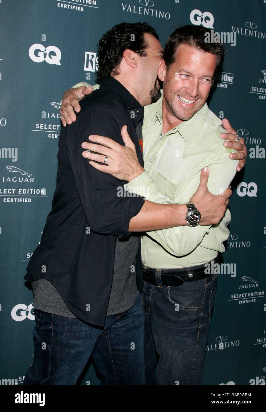 23 agosto 2005; Beverly Hills, California, USA; gli attori RICARDO CHAVIRA e JAMES DENTON al Roof is on Fire si tengono al Museo della televisione e della radio. (Immagine di credito: Lisa o'Connor/ZUMAPRESS.com) Foto Stock