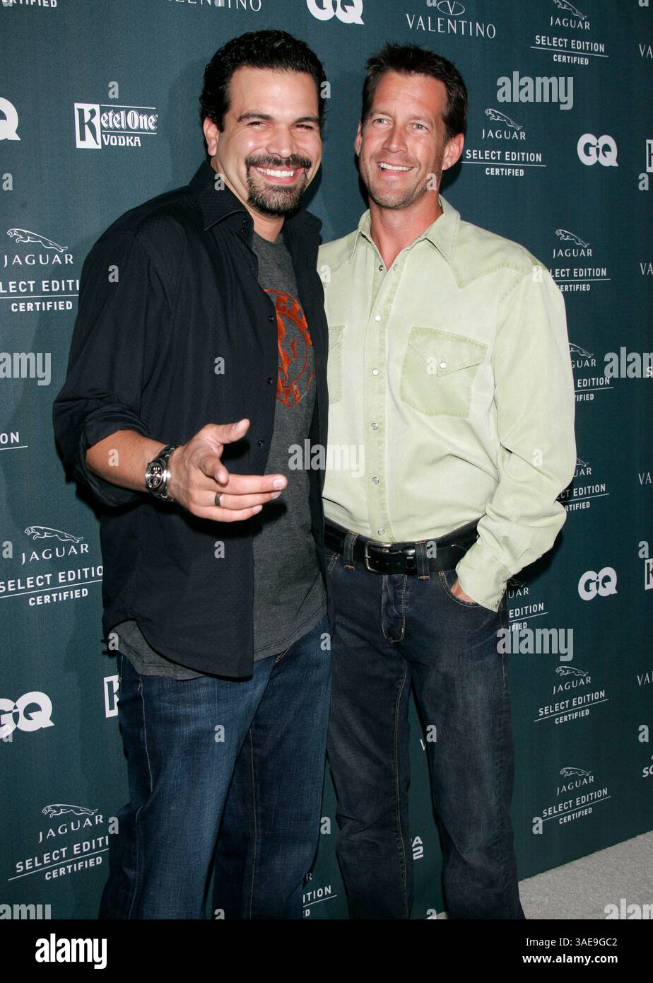 23 agosto 2005; Beverly Hills, California, USA; gli attori RICARDO CHAVIRA e JAMES DENTON al Roof is on Fire si tengono al Museo della televisione e della radio. (Immagine di credito: Lisa o'Connor/ZUMAPRESS.com) Foto Stock