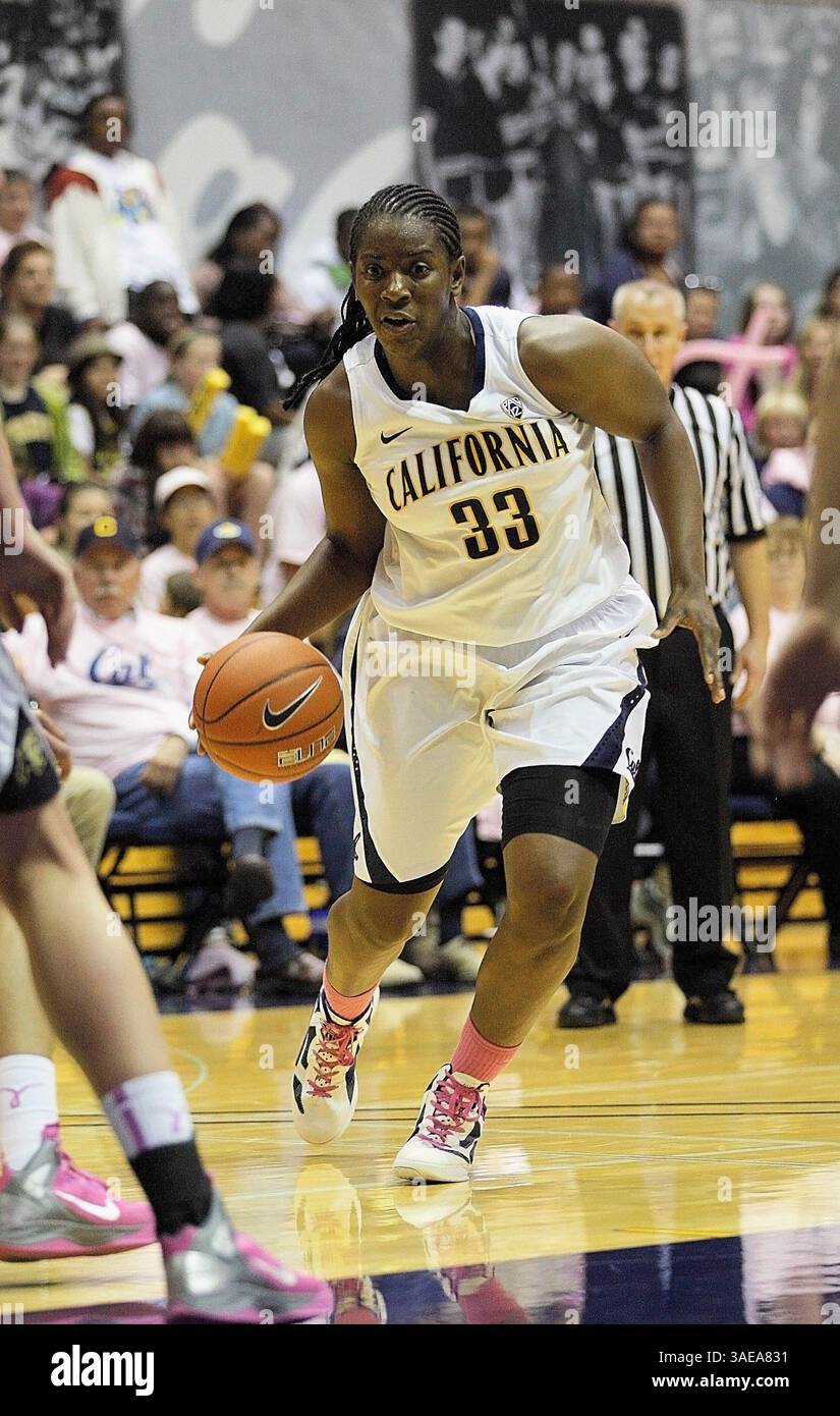 Febbraio 25 2012 durante la partita di pallacanestro femminile NCAA tra University of Colorado Buffaloes vs California Golden Bears, 33 C Talia Caldwell di Cal Drive al foro aperto nella vernice e al Hass Pavilion Berkeley California (immagine di credito: © Thurman James/Cal Sport Media/ZUMAPRESS.com) Foto Stock