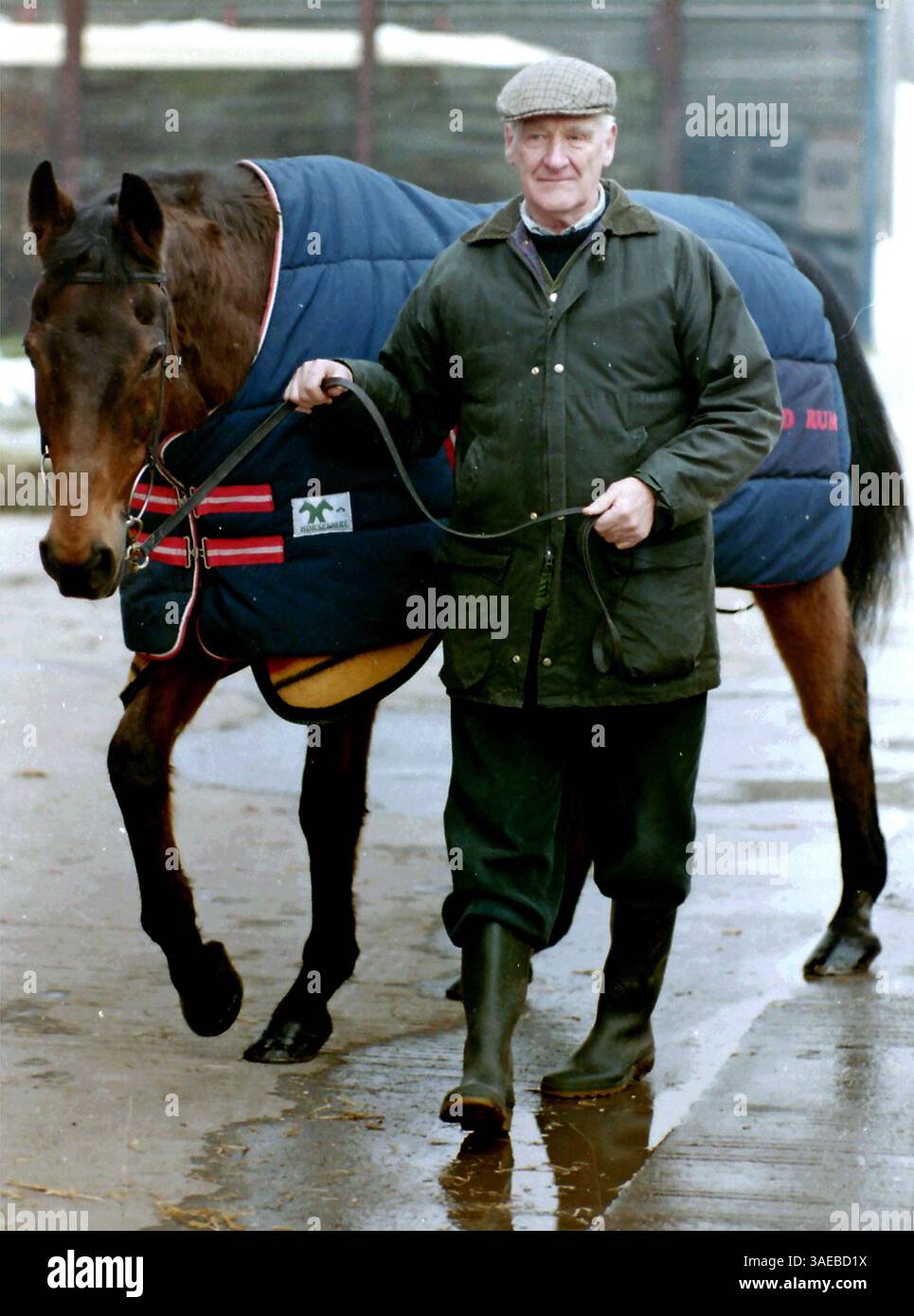 19 settembre 2011 - FILE - GINGER McCain (21 settembre 1930 &#226; 19 settembre 2011) l'allenatore quattro volte vincitore dell'Aintree Grand National, è morto all'età di 80 anni dopo una lunga malattia. L'ex tassista nato a Southport è stato molto apprezzato nello sport per il notevole talento per l'individuazione e l'allenamento dei vincitori. Il più grande successo di McCain fu il tre volte vincitore Red Rum, che divenne una celebrità nazionale negli anni '1970, ma dovette aspettare quasi trent'anni per vincere di nuovo con Amberleigh House nel 2004. Sono stati versati tributi. Donald 'Ginger' McCain è nato a Southport e ha iniziato a cavalcare a cavallo a t Foto Stock