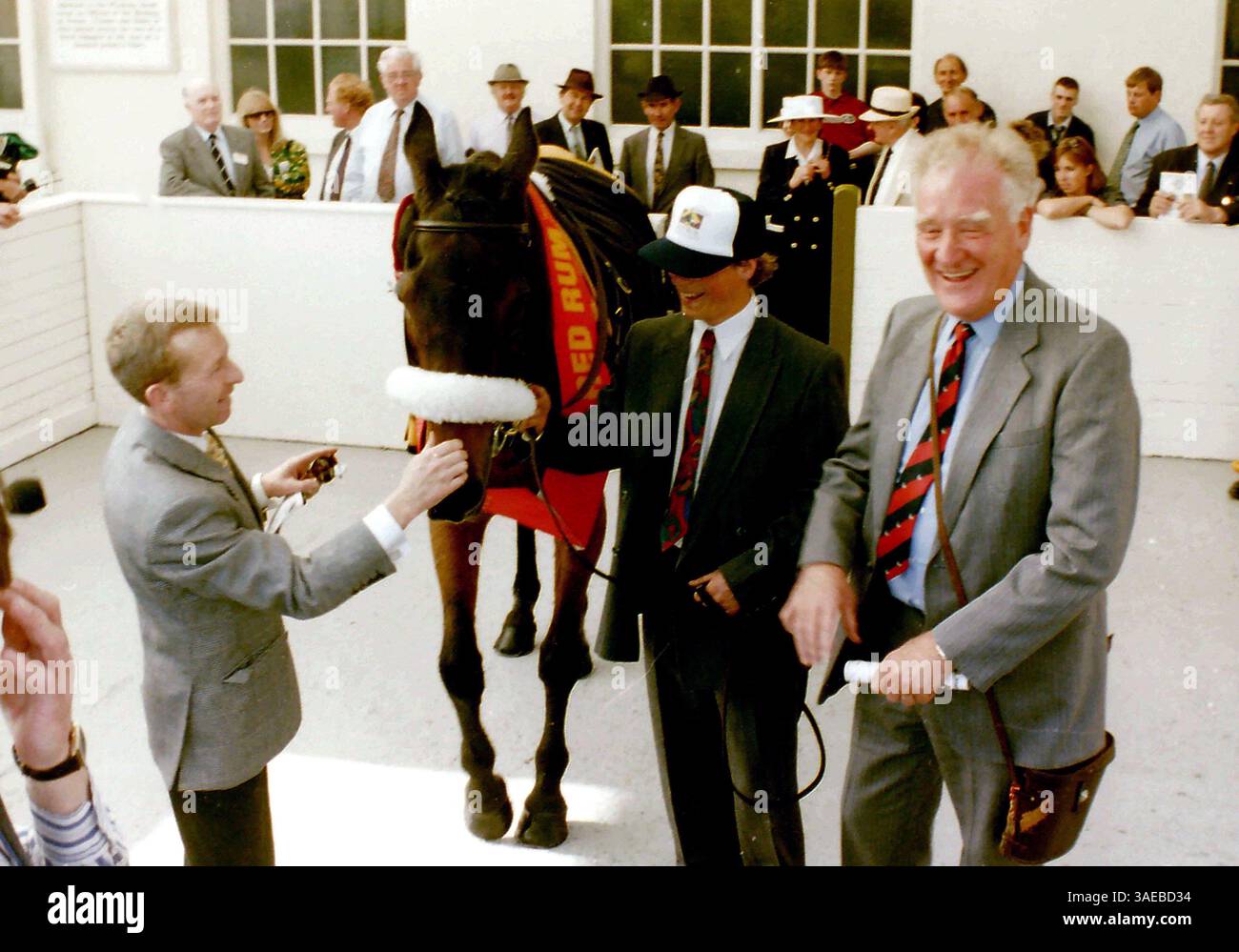 19 settembre 2011 - FILE - GINGER McCain (21 settembre 1930 &#226; 19 settembre 2011) l'allenatore quattro volte vincitore dell'Aintree Grand National, è morto all'età di 80 anni dopo una lunga malattia. L'ex tassista nato a Southport è stato molto apprezzato nello sport per il notevole talento per l'individuazione e l'allenamento dei vincitori. Il più grande successo di McCain fu il tre volte vincitore Red Rum, che divenne una celebrità nazionale negli anni '1970, ma dovette aspettare quasi trent'anni per vincere di nuovo con Amberleigh House nel 2004. Sono stati versati tributi. Donald 'Ginger' McCain è nato a Southport e ha iniziato a cavalcare a cavallo a t Foto Stock