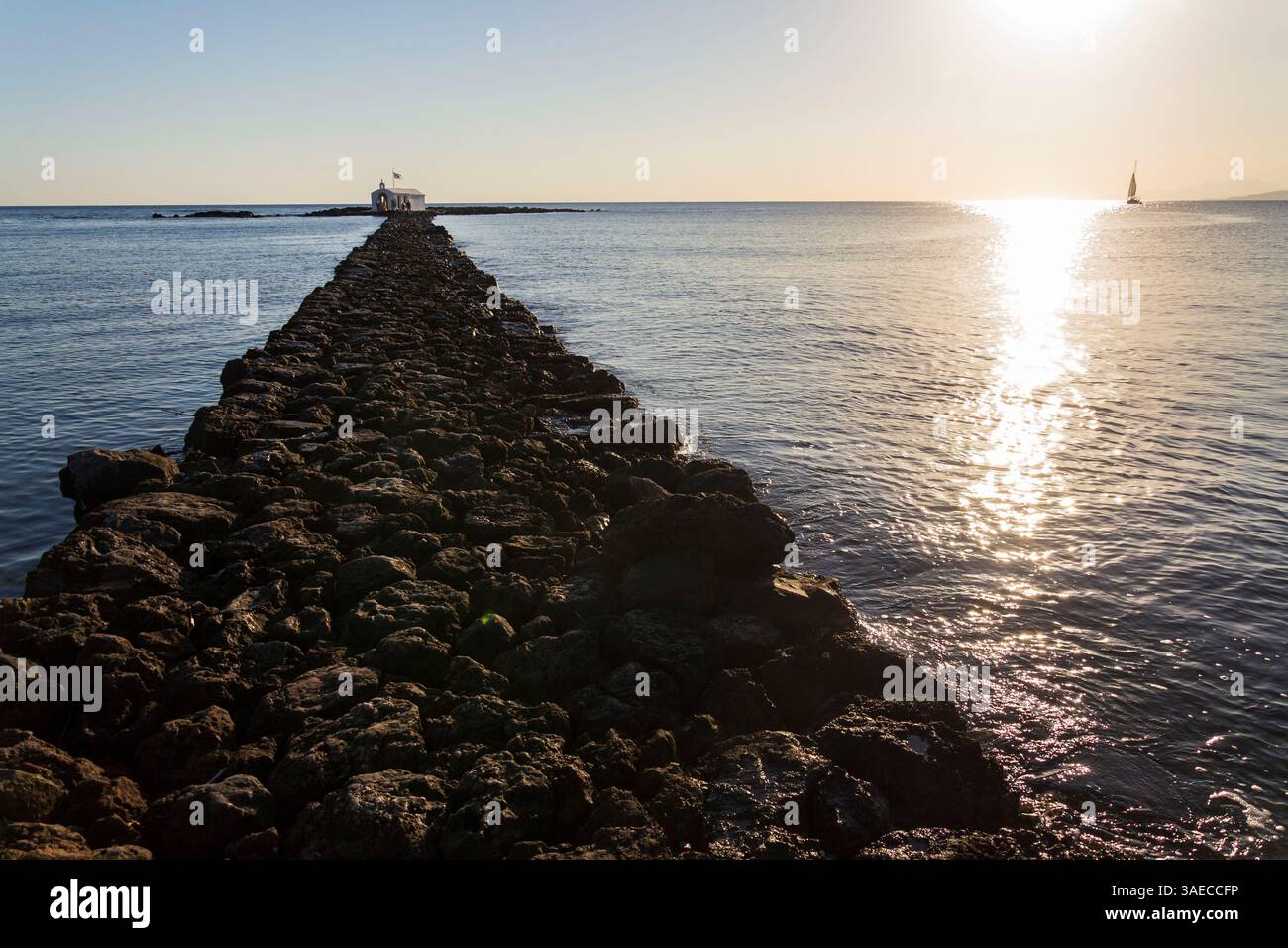 Cappella di San Nicola di Georgioupoli, isola di Creta, Grecia, alba in una giornata estiva di sole Foto Stock