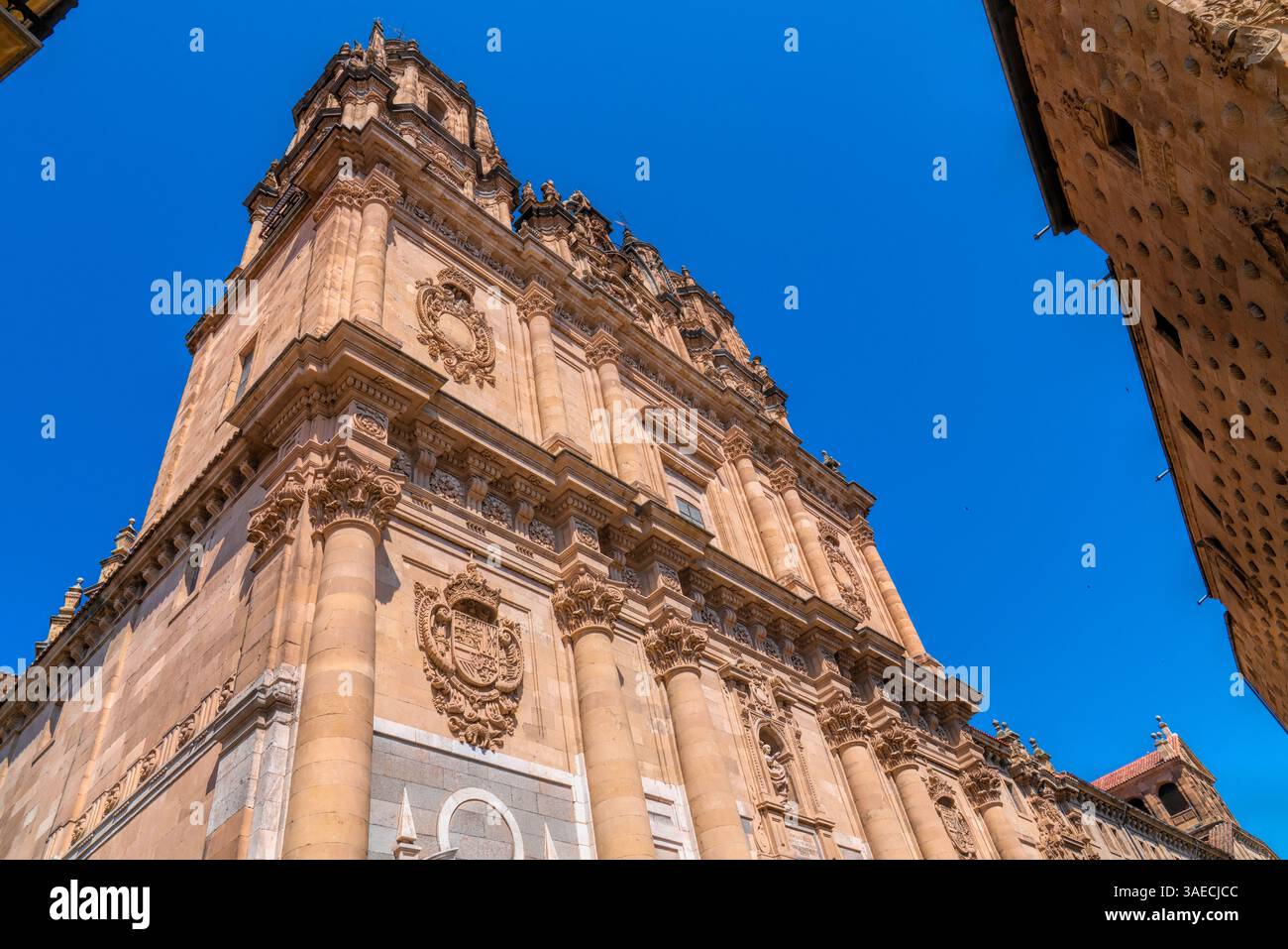 Edificio storico della Pontificia Università nel sito patrimonio dell'umanità dell'UNESCO Salamanca, Castiglia e León Spagna Foto Stock