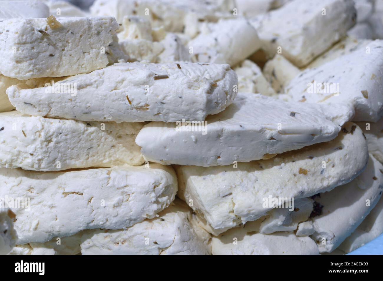 Formaggio tradizionale alle erbe. Formaggio alle erbe di Van. Foto Stock