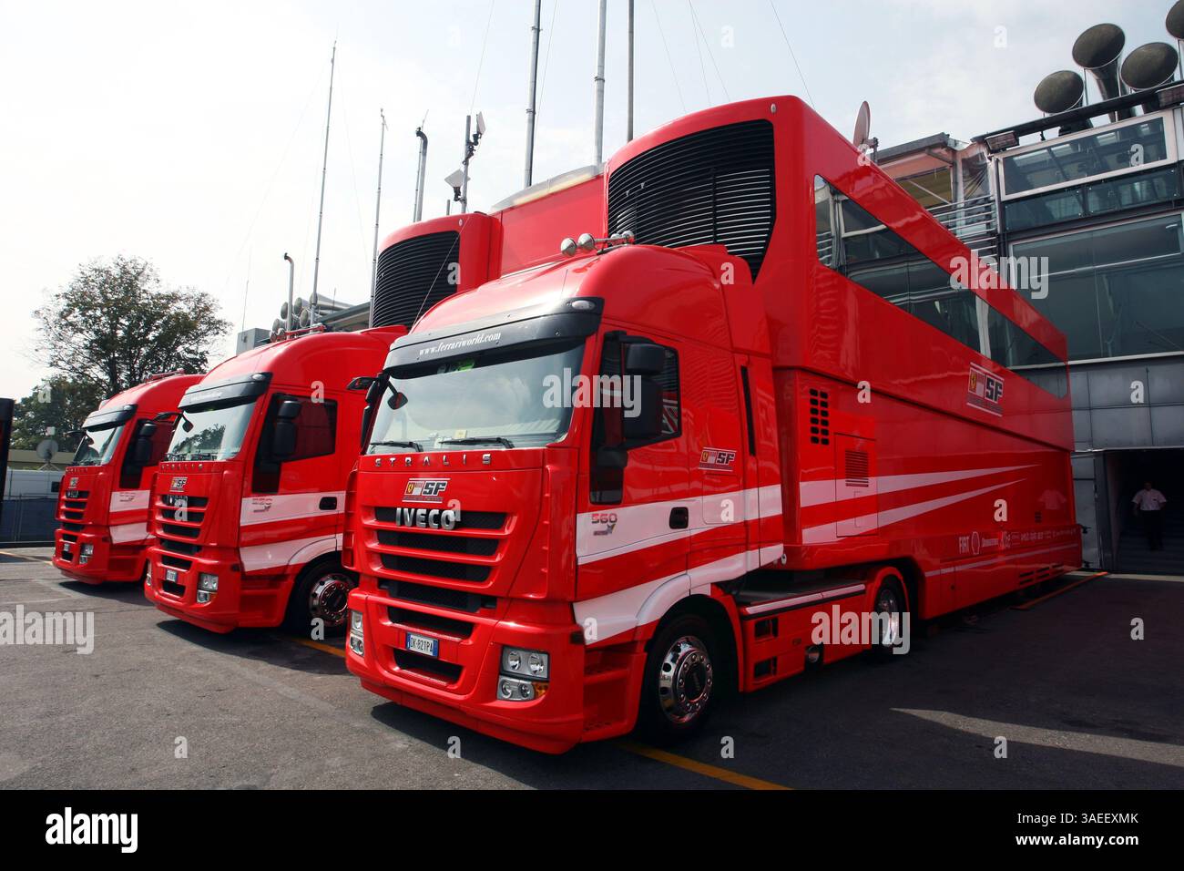 Camion Ferrari nel paddock...Campionato del mondo di Formula 1, Rd 14, Gran Premio d'Italia, preparativi, Monza, Italia, giovedì 11 settembre 2008 (immagine di credito: Sutton Motorsports/ZUMAPRESS.com) Foto Stock