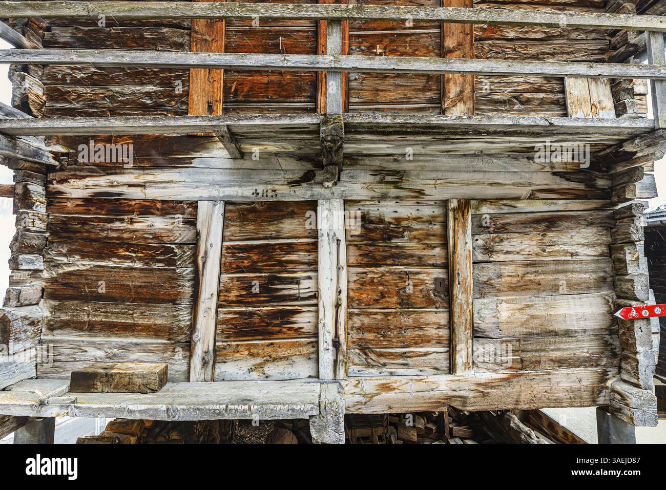 Fienile vecchio tempo, Chandolin, Val d'Anniviers, Alpi Vallese, Canton Vallese, Svizzera, Europa Foto Stock