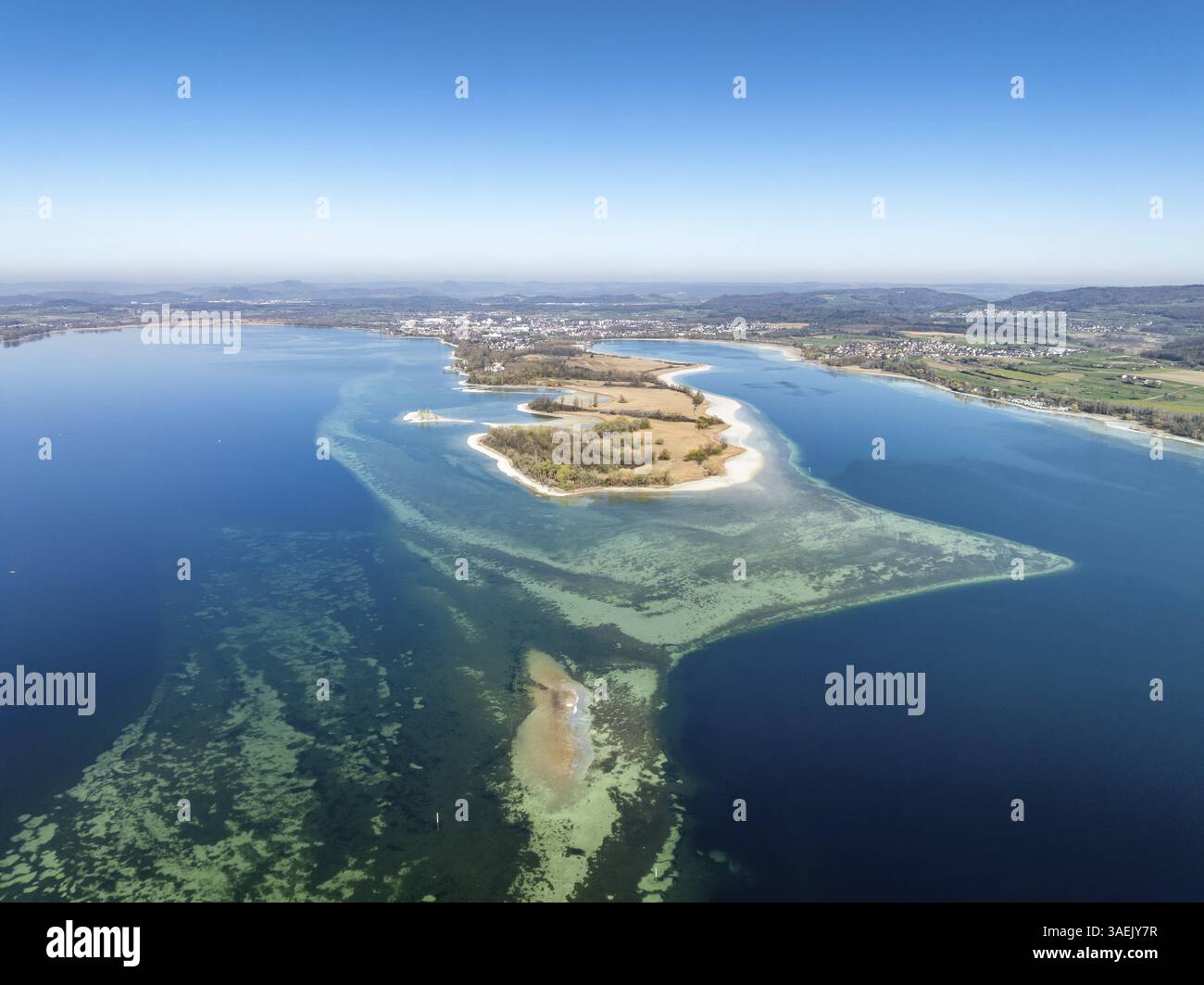 Veduta aerea della penisola di Mettnau con bassa marea e bassi fondali, pericolo per il traffico marittimo, Markelfinger Winkel a destra, lago Zell a sinistra, R. Foto Stock