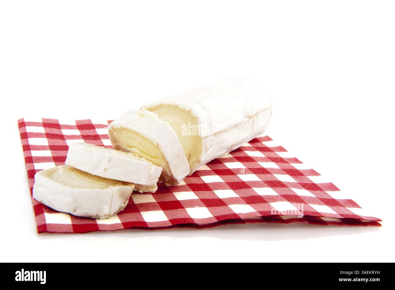 Formaggio caprino fresco su un rosso a scacchi igienico Foto Stock