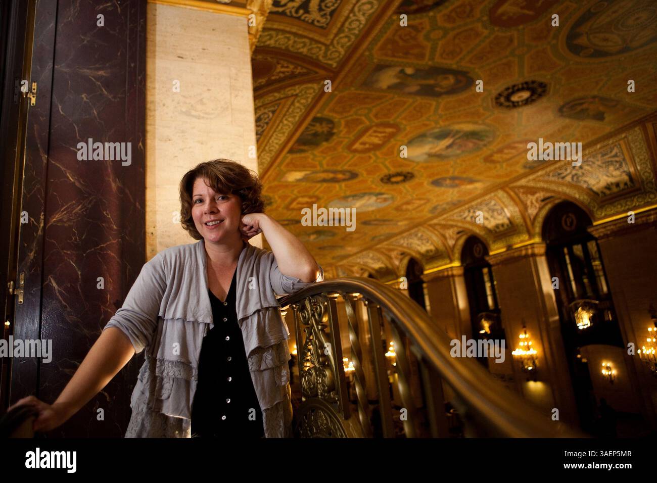 10 agosto 2011 - Chicago, il, USA - Melanie Hauser, il cui pseudonimo è Melanie Benjamin, ha scritto il romanzo "The Autobiography of Mrs. Tom Thumb". Il suo vero nome era Mercy Lavinia Warren Bump e negli anni '1800 la sua altezza di 32 pollici, e quella di suo marito di 40 pollici le rese celebrità. (Immagine di credito: © Zbigniew Bzdak/Chicago Tribune/MCT/ZUMAPRESS.com) Foto Stock