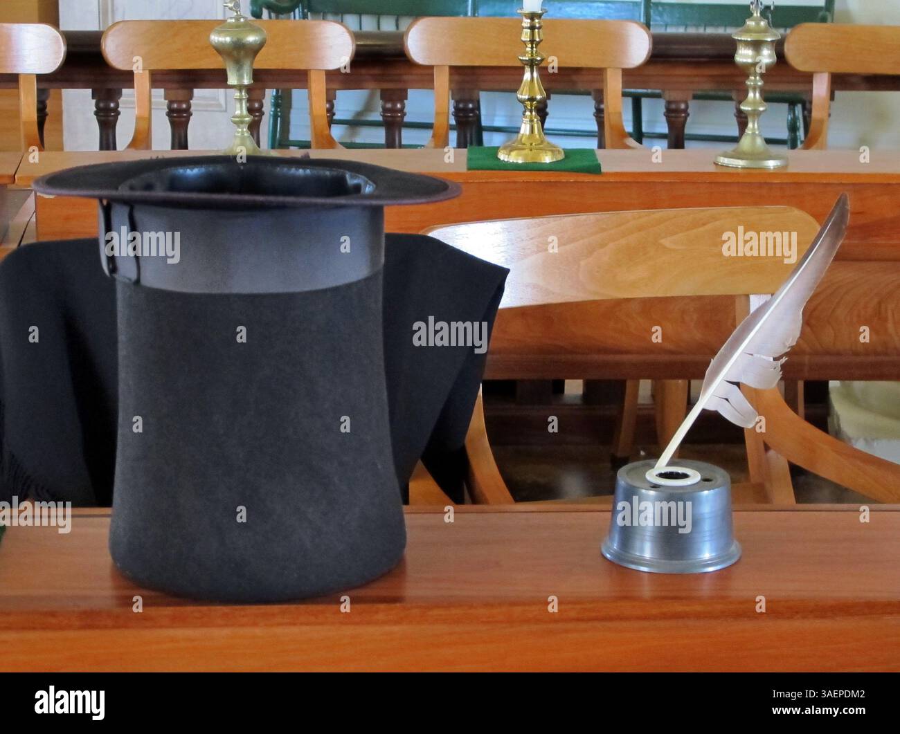 23 settembre 2011 - Springfield, il, USA - Un alto cappello nero a tubo è appollaiato su quella che era la scrivania di LincolnÃªs. (Immagine di credito: © Kerri Westenberg/MCT/ZUMAPRESS.com) Foto Stock