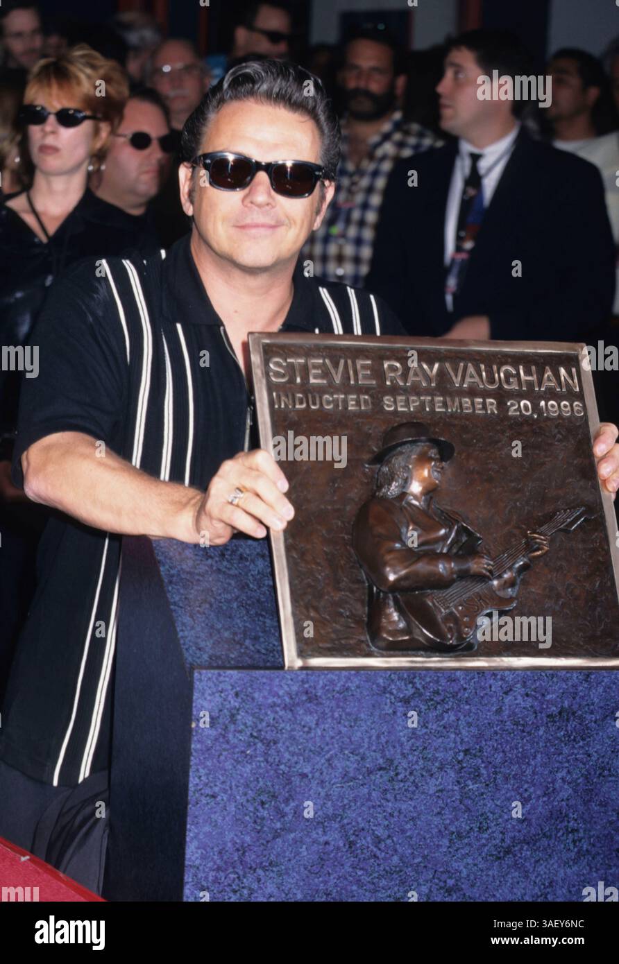 20 settembre 1996; Hollywood, CA, Stati Uniti; il musicista JIMMIE VAUGHAN all'Hollywood Rock Walk induzione di suo fratello Stevie Ray Vaughan. Foto Stock