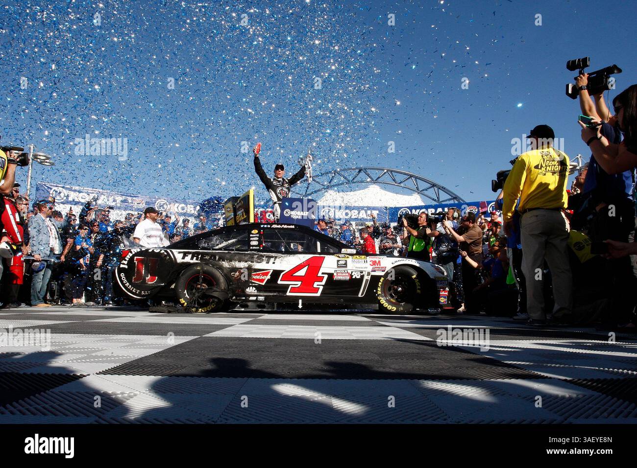 8 marzo 2015 - Las Vegas, NV, Stati Uniti - Las Vegas, NV - 08 marzo 2015: Kevin Harvick (4) vince il Kobalt Tools 400 al Las Vegas Motor Speedway di Las Vegas, NV. (Immagine di credito: © ASP/Cal Sport Media/ZUMAPRESS.com) Foto Stock