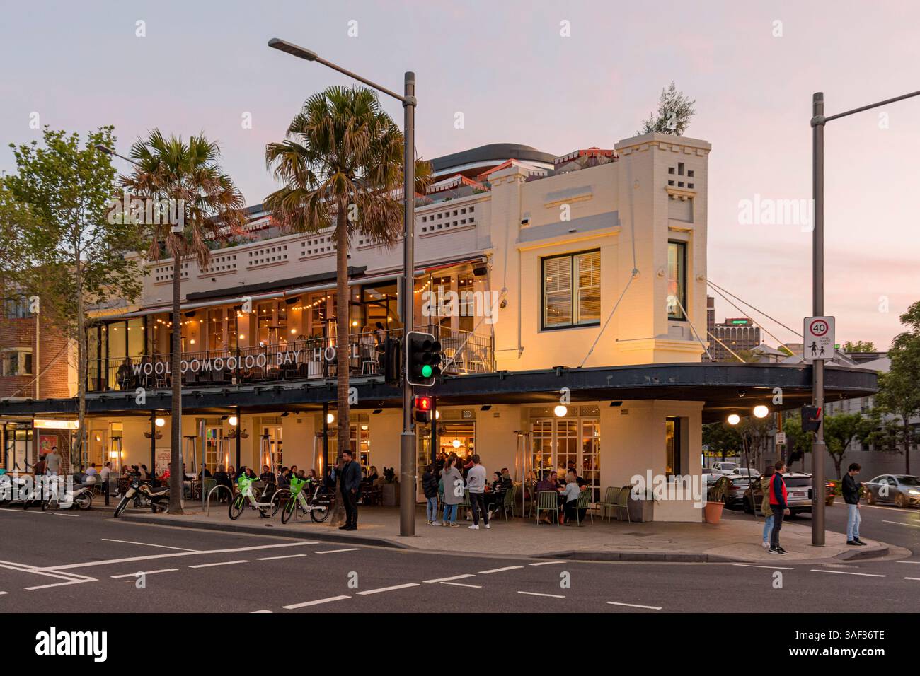Woolly Bay Hotel al tramonto, Woolloomooloo, Sydney, nuovo Galles del Sud, Australia Foto Stock