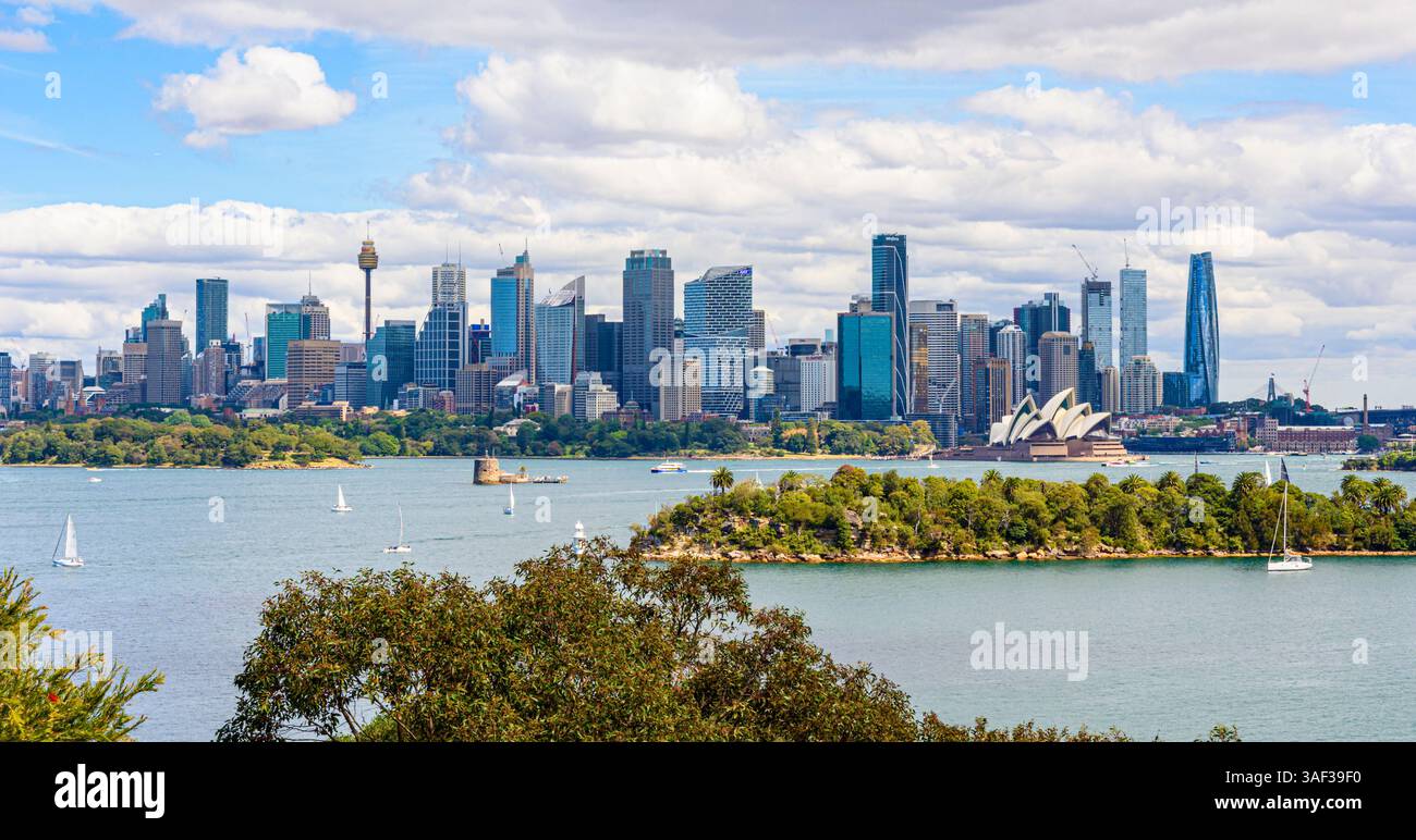 Panorama di Sydney con vista sulla penisola di Cremorne Reserve verso la Sydney Opera House, Sydney, New South Wales, Australia Foto Stock