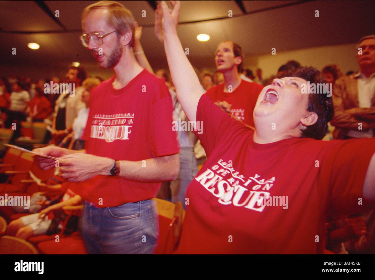 18 aprile 2005; San Jose, CA, Stati Uniti; (file foto data esatta sconosciuta) membri dell'operazione Rescue che pregano presso la Chiesa Evangel in una "chiesa di aborto" obbligatorio credito: foto di Mark Richards/ZUMA Press. (©) Copyright 2005 di Mark Richards Foto Stock