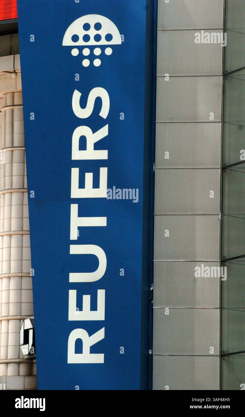 22 aprile 2005; New York, NY, Stati Uniti; edificio Reuters a Times Square. Secondo quanto riferito, il NASDAQ è in trattativa di acquisizione di Instinet, una borsa elettronica di proprietà di Reuters Group PLC Credito obbligatorio: Foto di Bryan Smith/ZUMA Press. (©) Copyright 2005 di Bryan Smith Foto Stock
