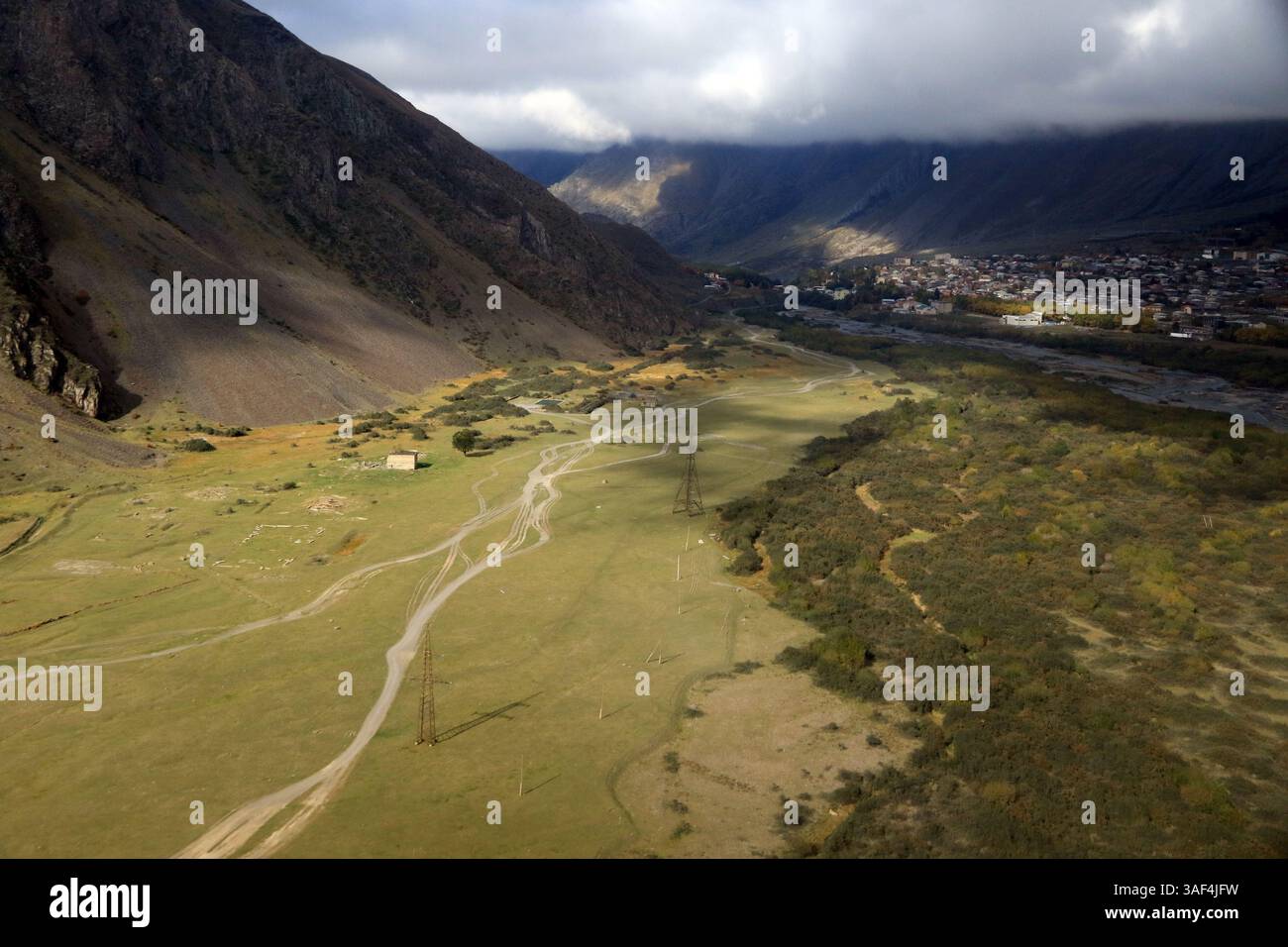 Stepantsminda, fotografia aerea, Kazbegi, Georgia Foto Stock