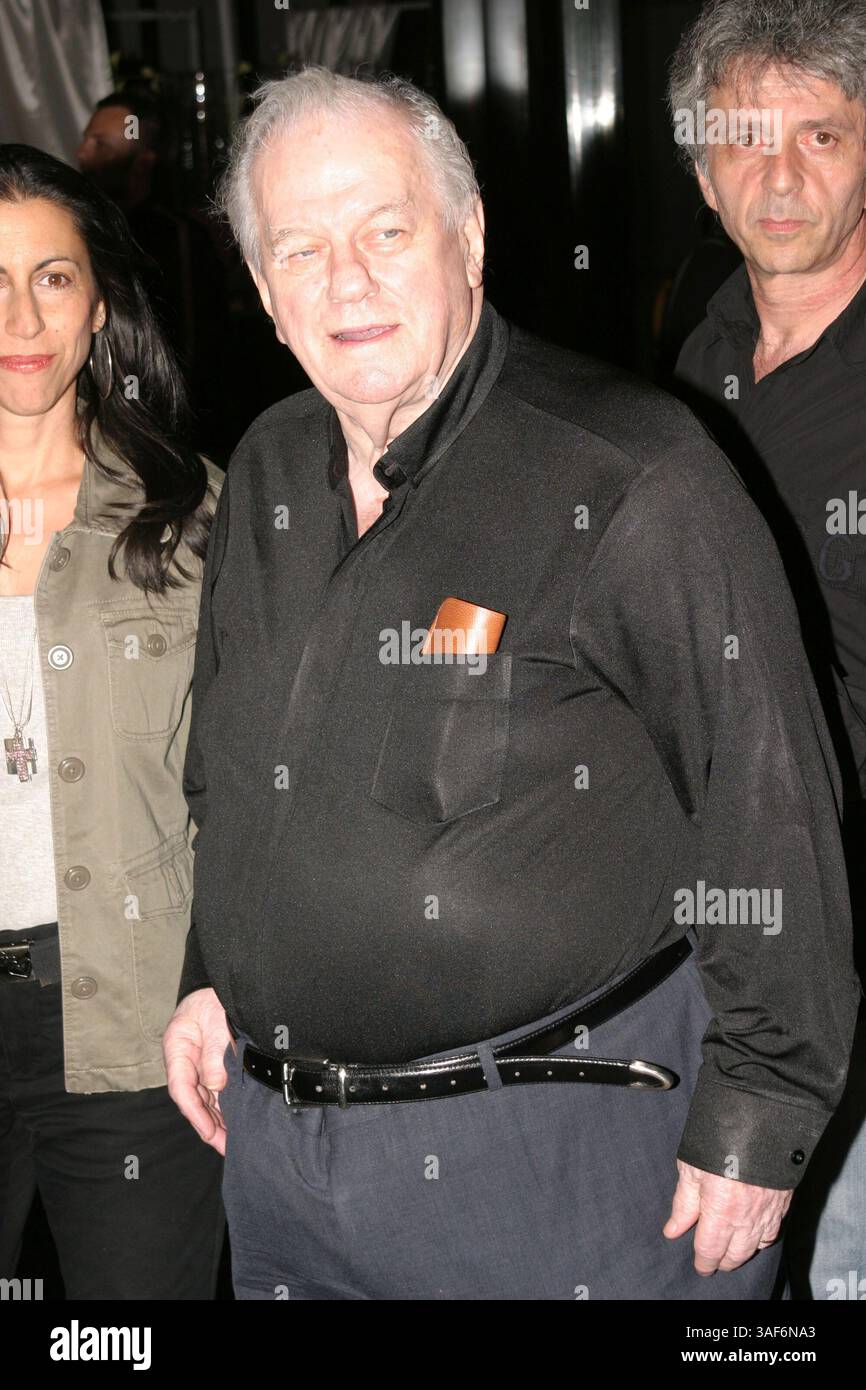 23 agosto 2005; Los Angeles, CA, Stati Uniti; l'attore CHARLES DURNING alla prima mondiale "Dirty Deeds" tenutasi presso la Directors Guild of America di Hollywood. Credito obbligatorio: Foto di Michael Papo/KPA/ZUMA Press. (©) Copyright 2006 di Michael Papo Foto Stock