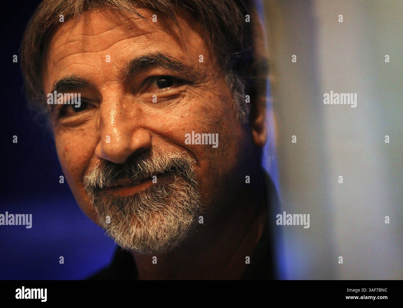 7 marzo 2012 - Orlando, Florida, Stati Uniti - Happy Farshid, basato sui ricordi della sua infanzia in Iran, ha aggiunto un bagno turco, o hammam, al suo Shala Salon and Spa di Orlando, Florida. Piastrelle a mosaico blu importate dall'Italia rivestono il suo hammam dal pavimento ai suoi archi moreschi fino al soffitto a cupola, conferendogli un aspetto opulento. (Immagine di credito: © Jacob Langston/Orlando Sentinel/MCT/ZUMAPRESS.com) Foto Stock