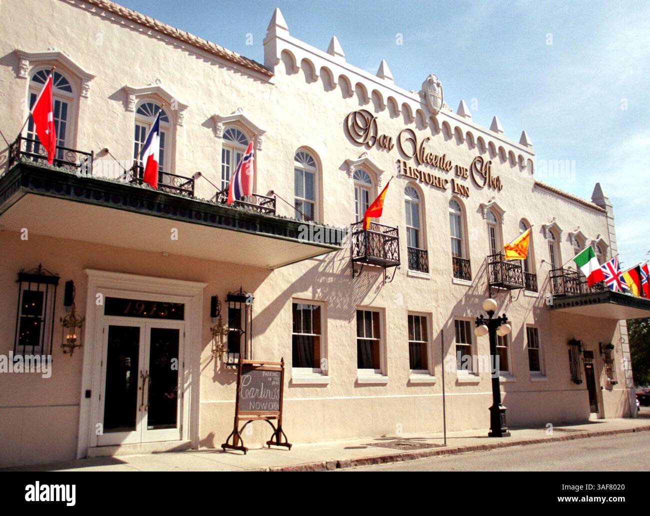 TP.112243.- - CONSEGNARE A:. Tampa & State.- -.10/26/2000.Ybor City.- -. INFORMAZIONI DIDASCALIA:. Il Don vincente de Ybor Historic Inn, di recente apertura, situato al 1915 della Republica de Cuba a Ybor City, è stato costruito nel sito della clinica A.A. Gonzales. -. Times foto di:. Stefanie Boyar. Storia di:. Babita Persaud..SCANNERIZZATO DA:.SB.- - DATA DI ESECUZIONE: .11/04/2000 (immagine di credito: St Petersburg Times/ZUMAPRESS.com) Foto Stock