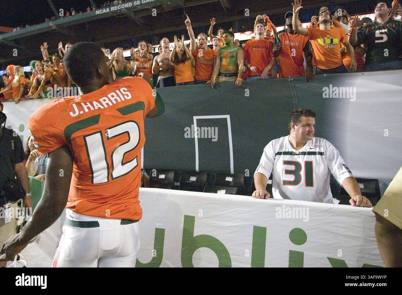 17 settembre 2009: Quarterback dei Miami Hurricanes Jacory Harris (immagine di credito: SGM/ZUMAPRESS.com) Foto Stock