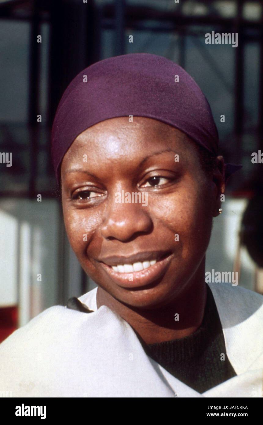 21 aprile 2003; Parigi, FRANCIA; foto file: (Marzo, 1977); NINA SIMONE, la leggendaria cantante jazz e blues americana, è morta all'età di 70 anni nella sua casa nel sud della Francia. SIMONE era una delle ultime divas del jazz ed era considerata una delle migliori cantautrici e musicisti del suo tempo. . (Immagine di credito: Keystone Canada/ZUMAPRESS.com) Foto Stock