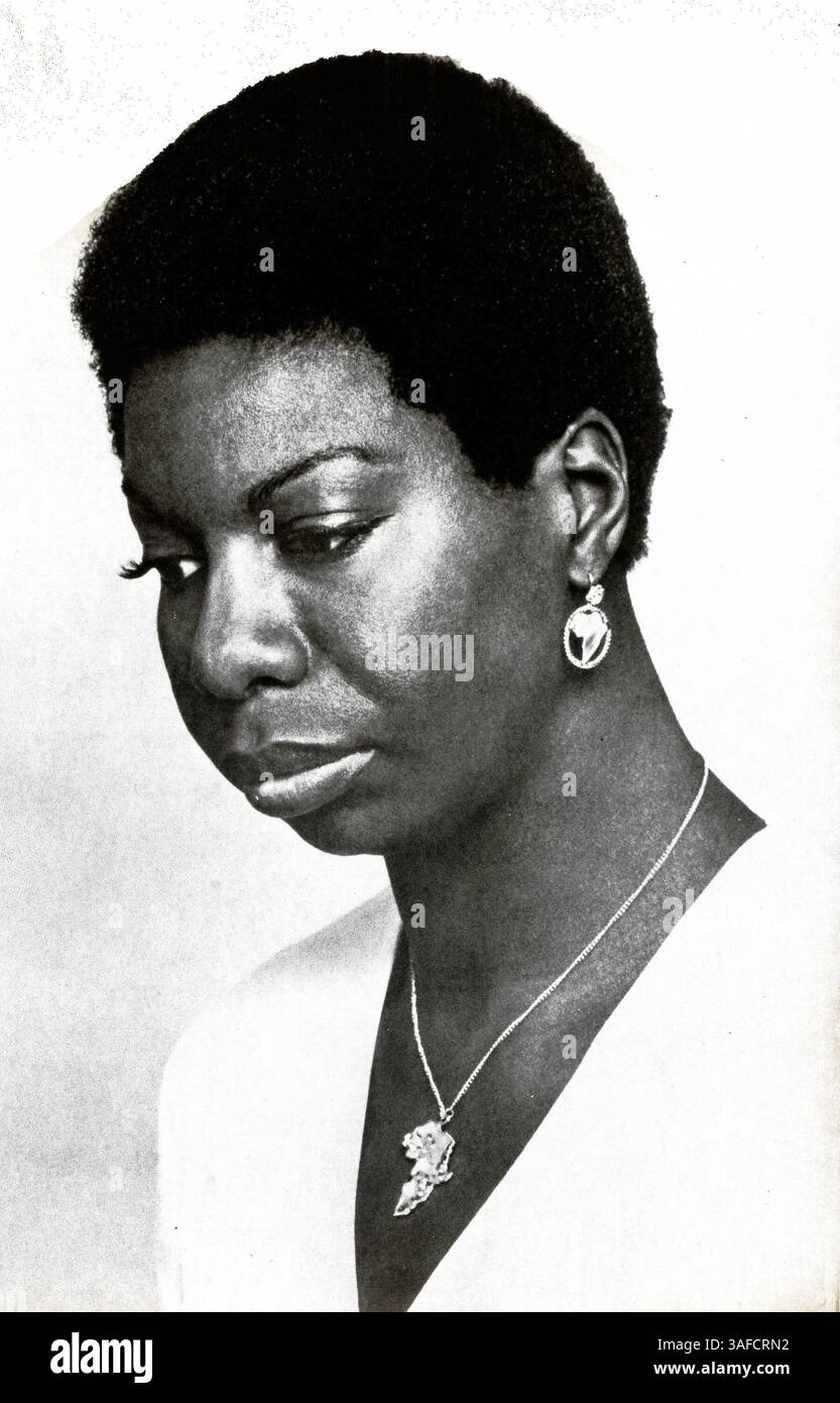 21 aprile 2003; Parigi, FRANCIA; foto file: (Data sconosciuta); NINA SIMONE, la leggendaria cantante jazz e blues americana, è morta all'età di 70 anni nella sua casa nel sud della Francia. SIMONE era una delle ultime divas del jazz ed era considerata una delle migliori cantautrici e musicisti del suo tempo. . (Immagine di credito: Keystone Canada/ZUMAPRESS.com) Foto Stock