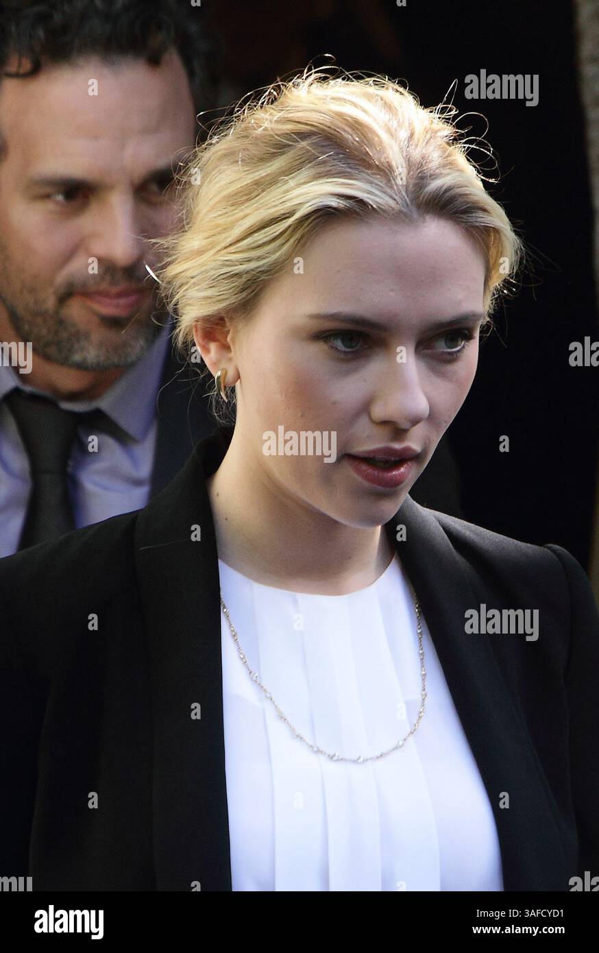 21 apr 2012 - Roma, Italia - SCARLETT JOHANSSON e MARK RUFFALO arrivano per "The Avengers" Romecall. (Immagine di credito: © Evandro Inetti/ZUMAPRESS.com) Foto Stock
