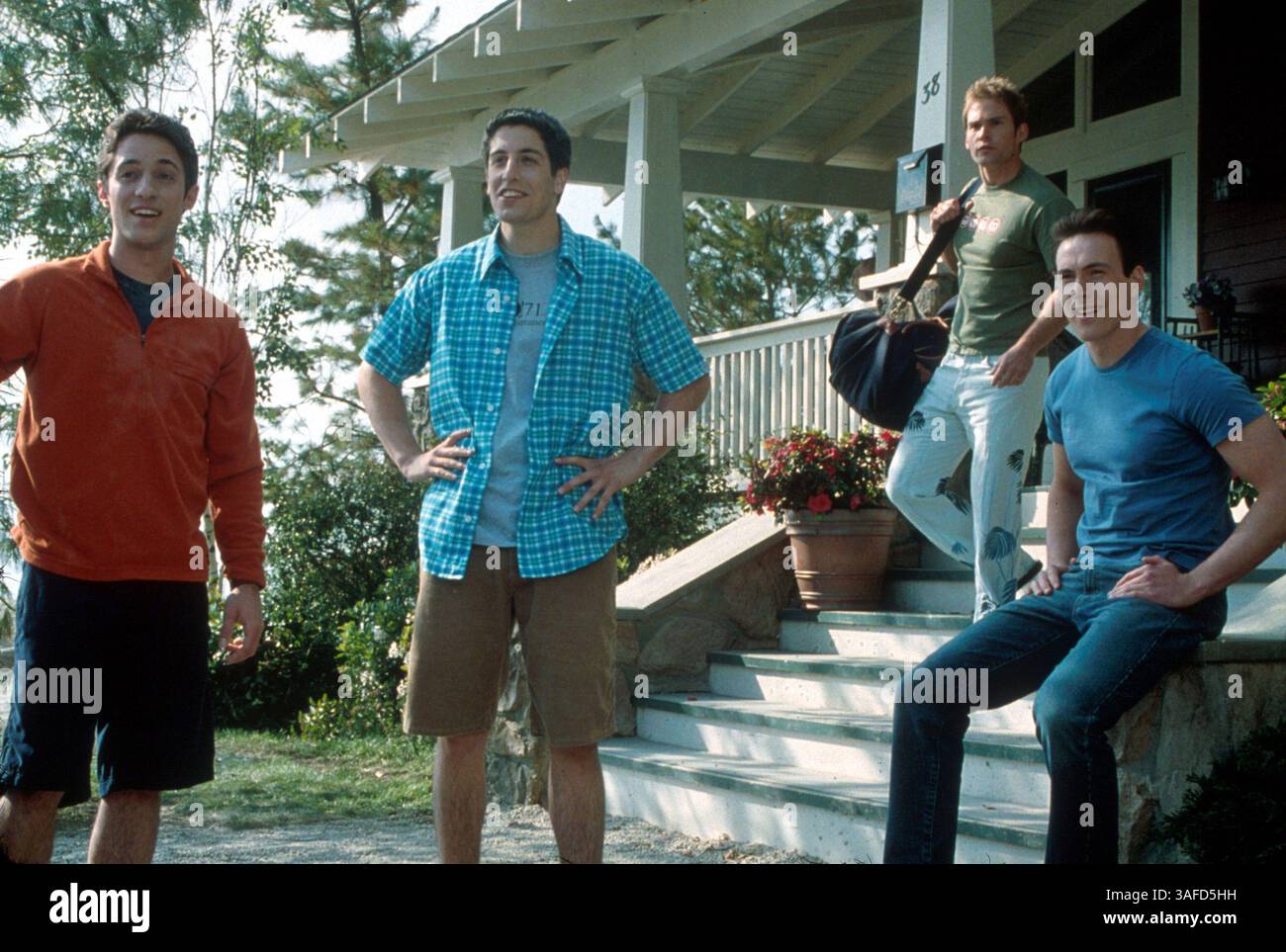 10 agosto 2001; Los Angeles, CA, Stati Uniti; (L-R) Kevin (THOMAS IAN NICHOLAS), Jim (JASON BIGGS), Stifler (SEANN WILLIAM SCOTT) & Oz (CHRIS KLEIN) affittano una casa sul lago per l'estate in "American Pie 2". (Immagine di credito: ZUMA Press/ZUMAPRESS.com) Foto Stock
