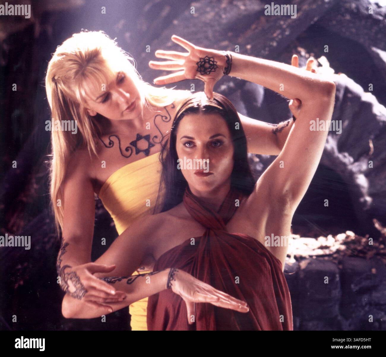 29 agosto 2001; Hollywood, California, Stati Uniti; FOTO DEL FILE: 1998; attrice RENEE o'CONNOR nel ruolo di Gabrielle e attrice LUCY LATHLESS nel ruolo di Xena nella serie TV "Xena: The Warrior Princess". (Immagine di credito: ZUMA Press/ZUMAPRESS.com) Foto Stock