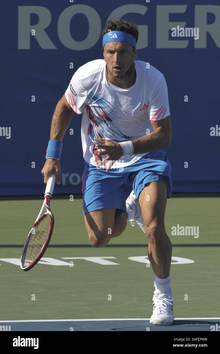 7 agosto 2012 - Toronto, Ontario, Canada - JUAN MONACO (ARG) in azione alla Rogers Cup tenutasi presso il Rexall Centre della York University, Toronto Ontario. JUAN MONACO (ARG) avrebbe vinto la sua partita in set consecutivi. (Immagine di credito: © Keith Hamilton/ZUMAPRESS.com) Foto Stock